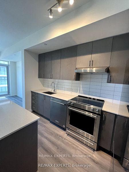 9000 Jane Street Unit 1525 photo 4