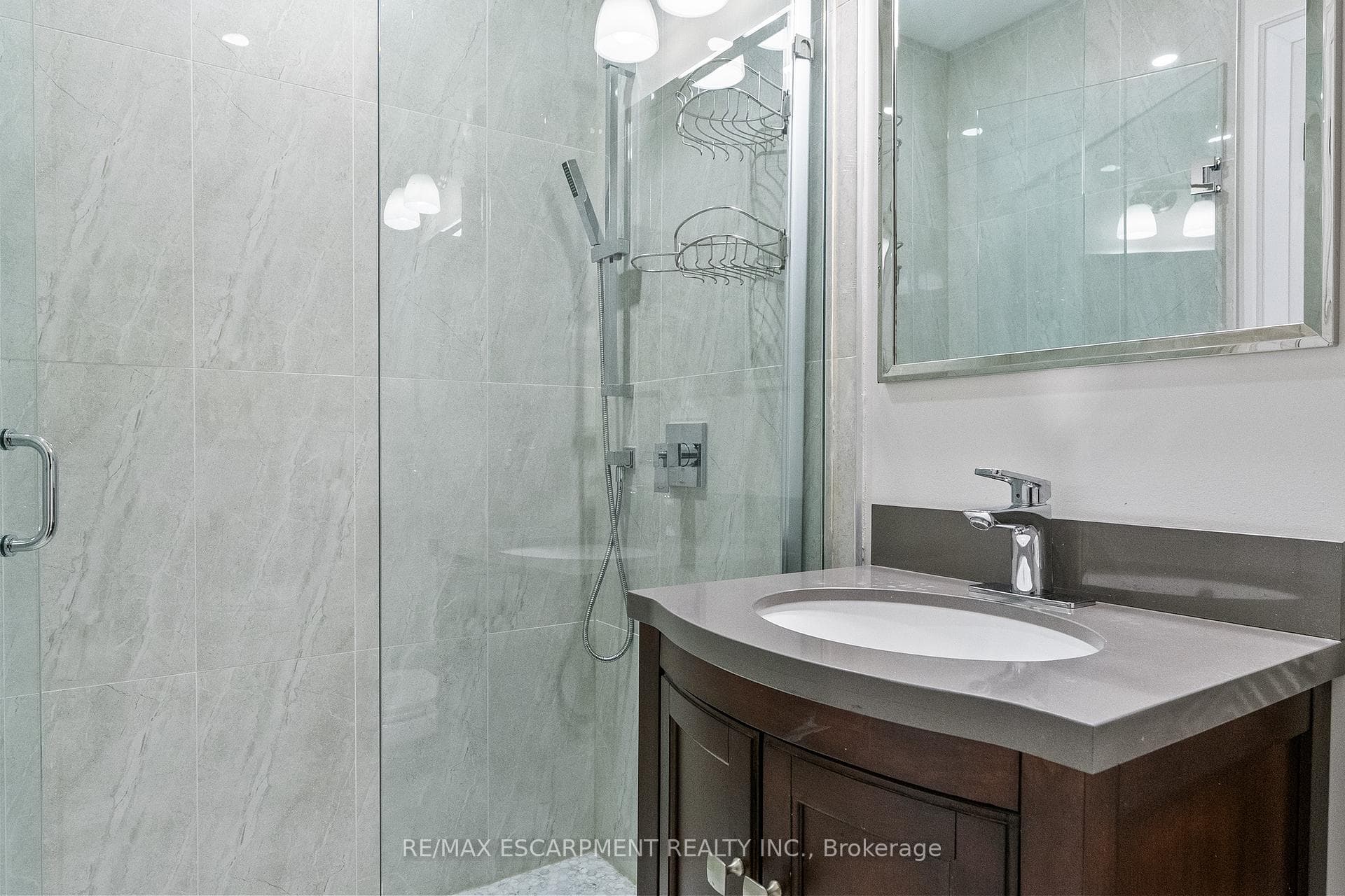 24 Cayuga Avenue photo 42