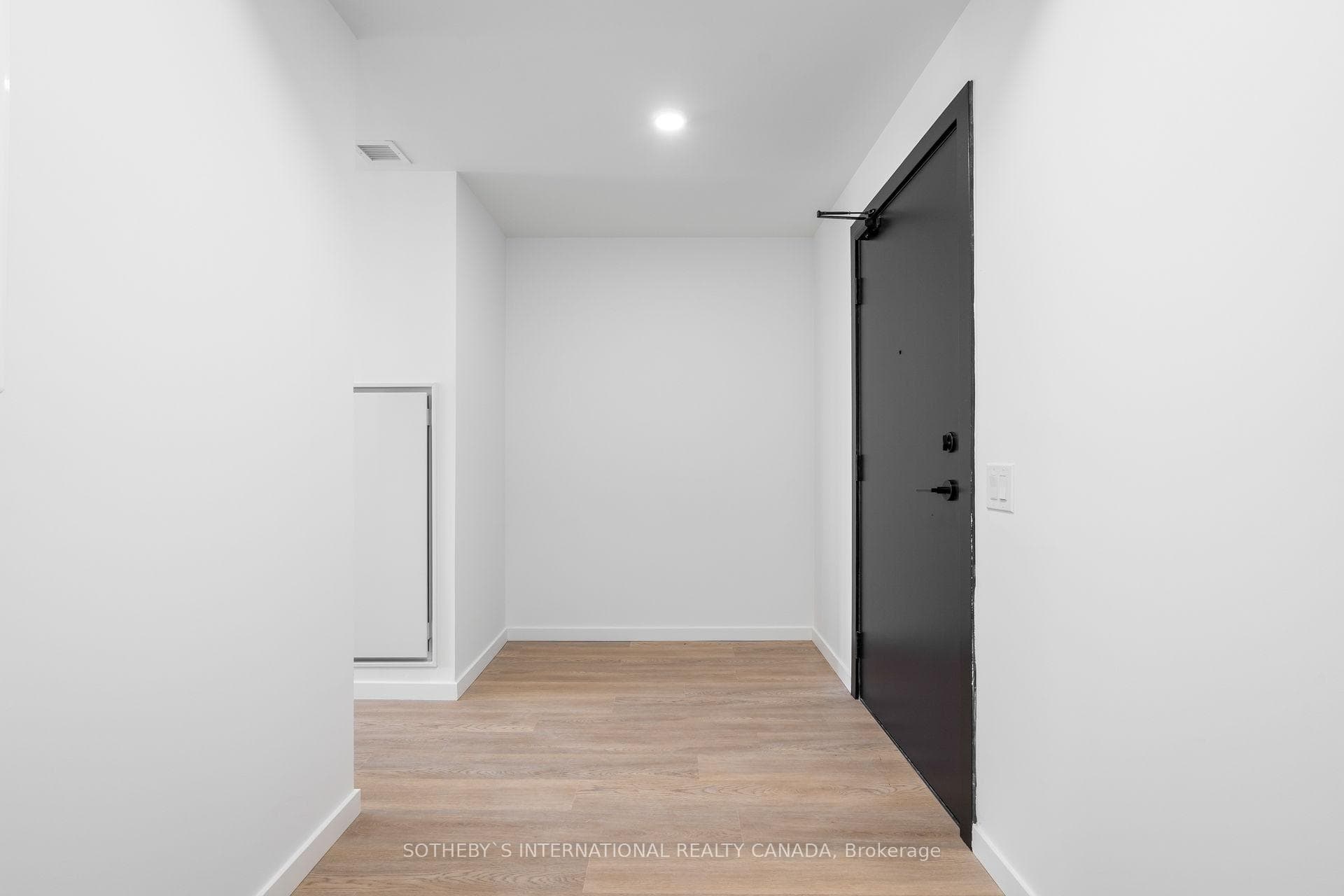 689 The Queensway N/A Unit 323 photo 8