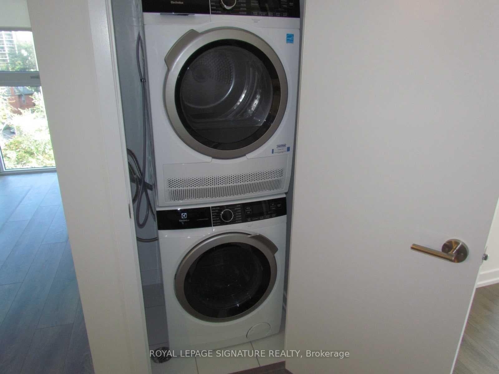 219 Dundas Street Unit 812 photo 10