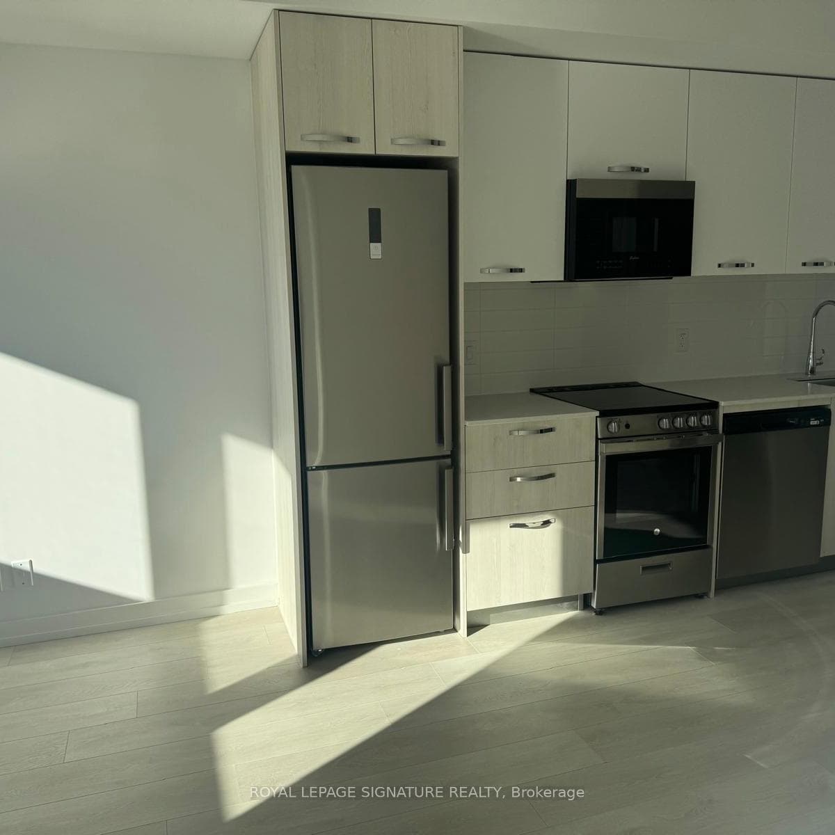 75 James Street Unit 527 photo 9