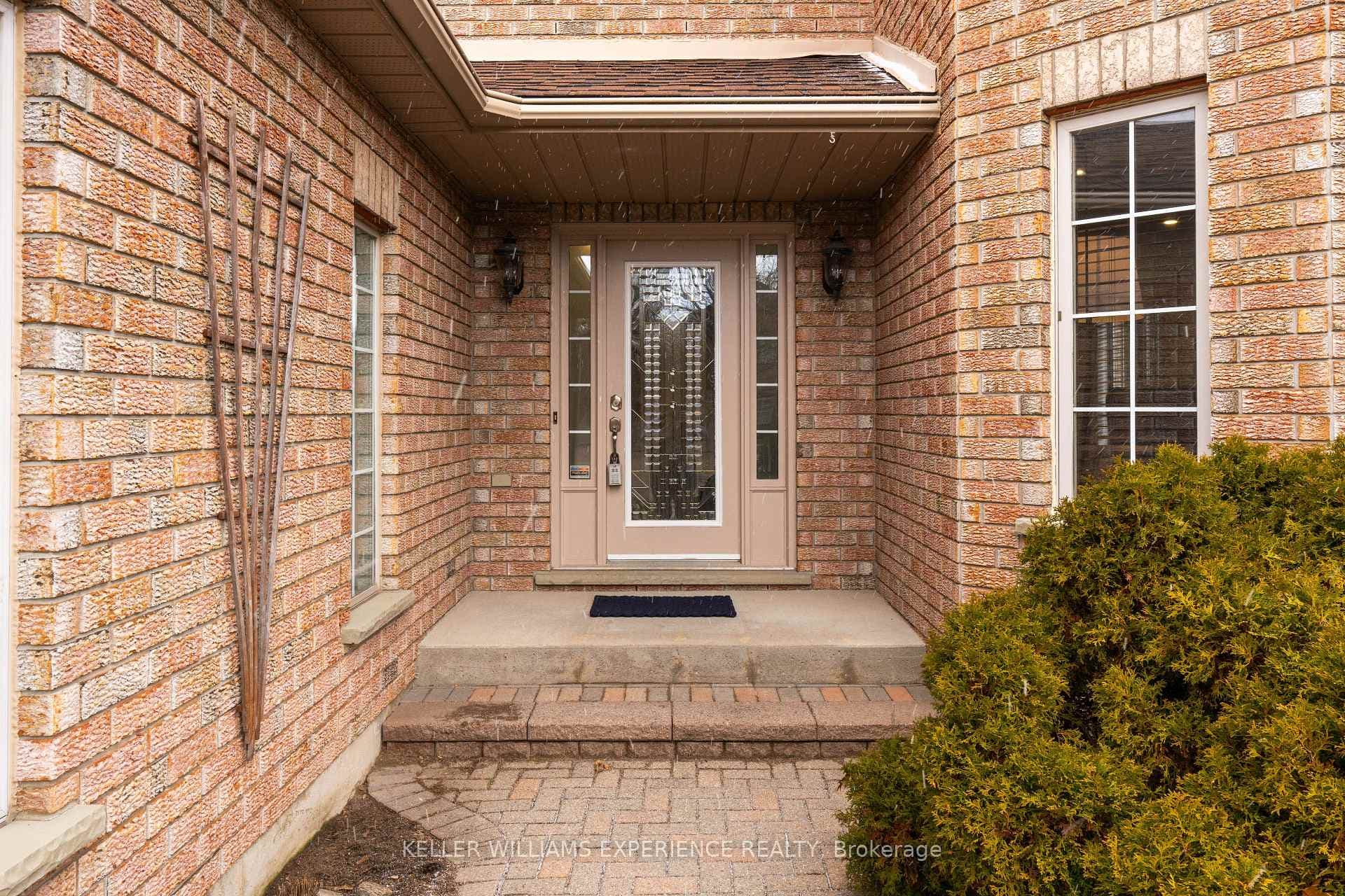28 GABLES Way photo 2