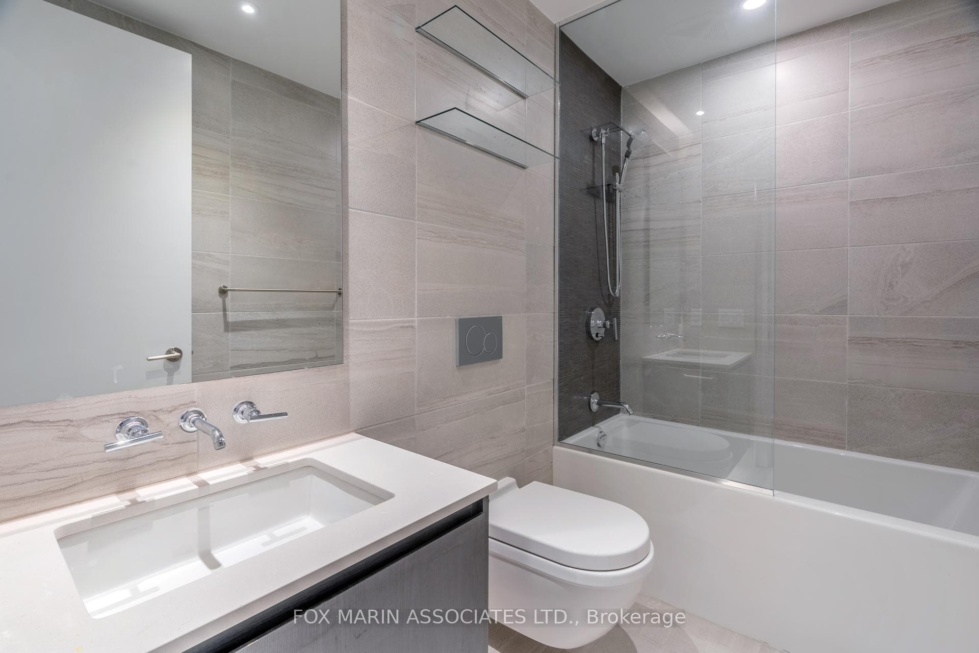 81 Wellesley Street Unit 1107 photo 4
