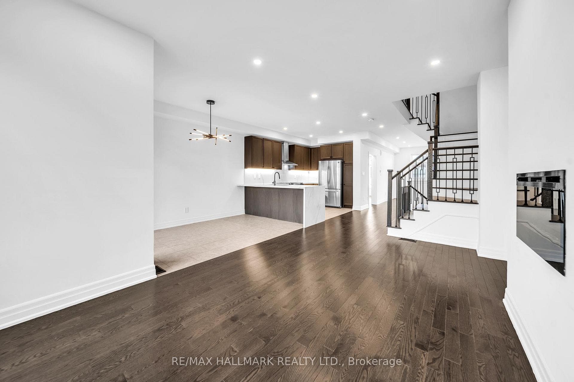 52 Allure Street photo 22