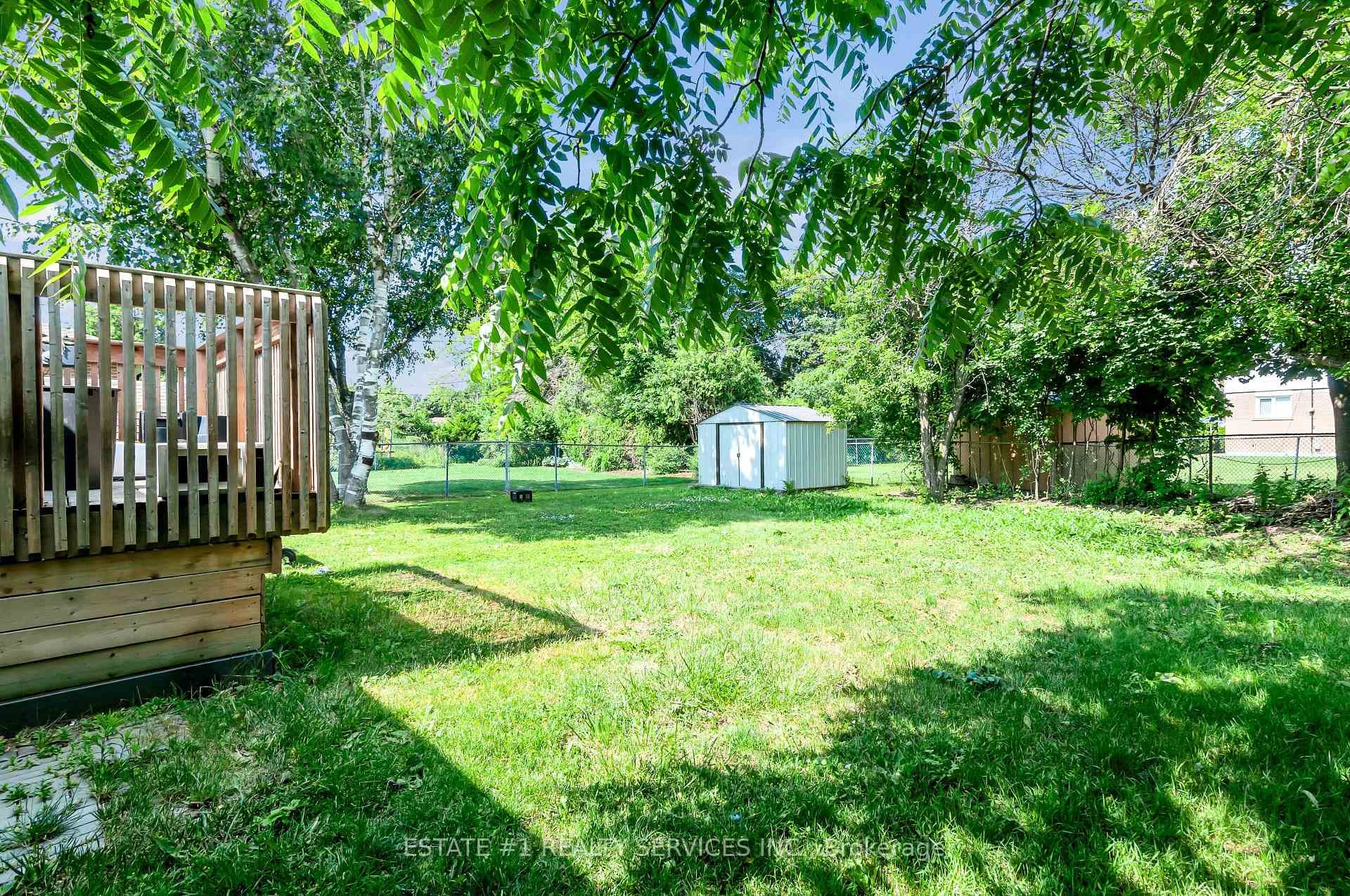 9 Dowling Crescent photo 2