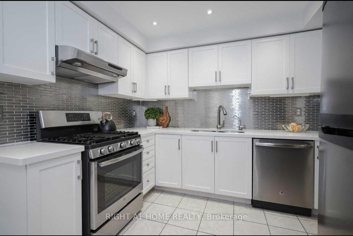 6399 Spinnaker Circle Unit 121 photo 4