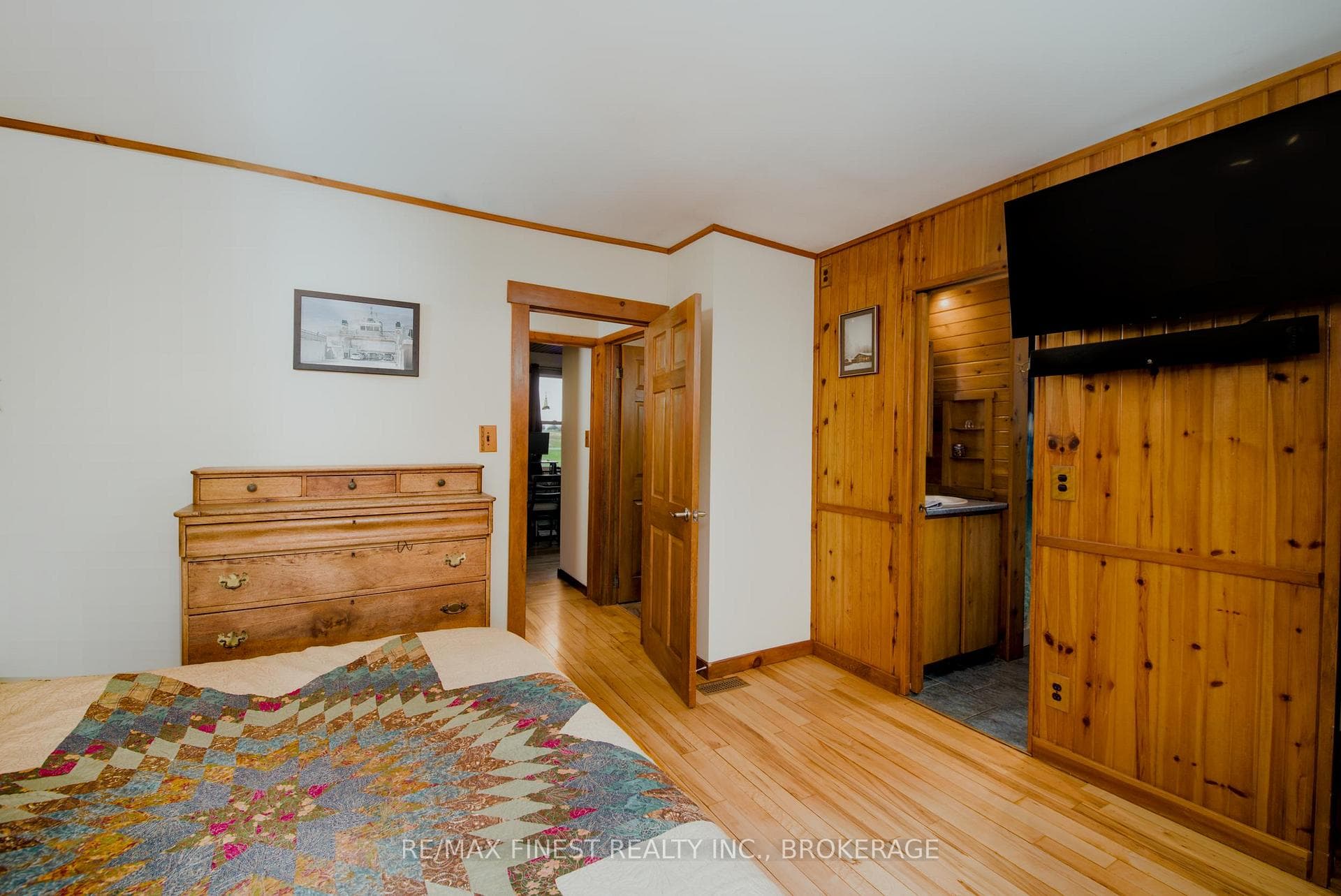 10930 Front Road photo 16