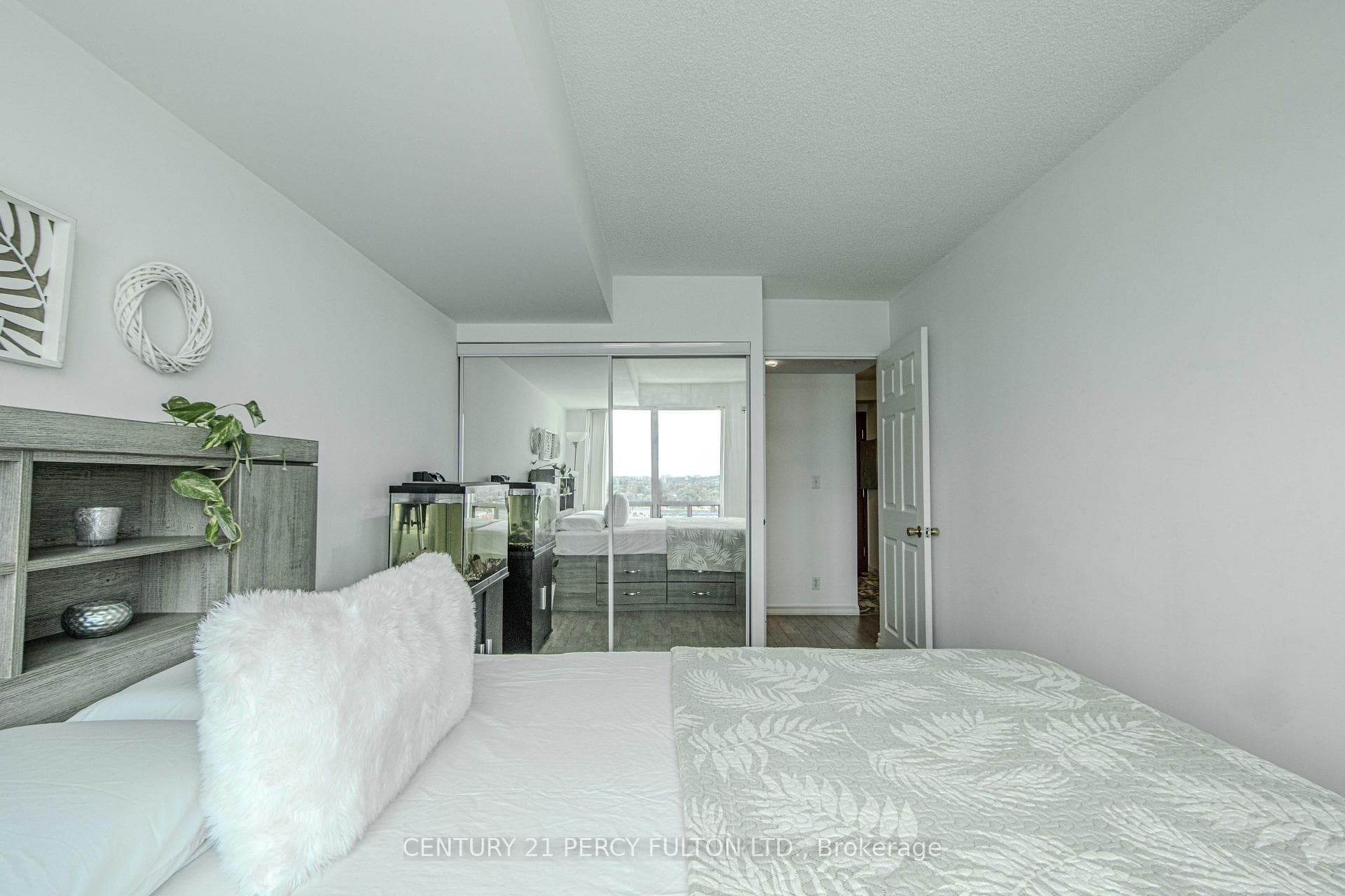 1 Lee Centre Drive Unit 1707 photo 22