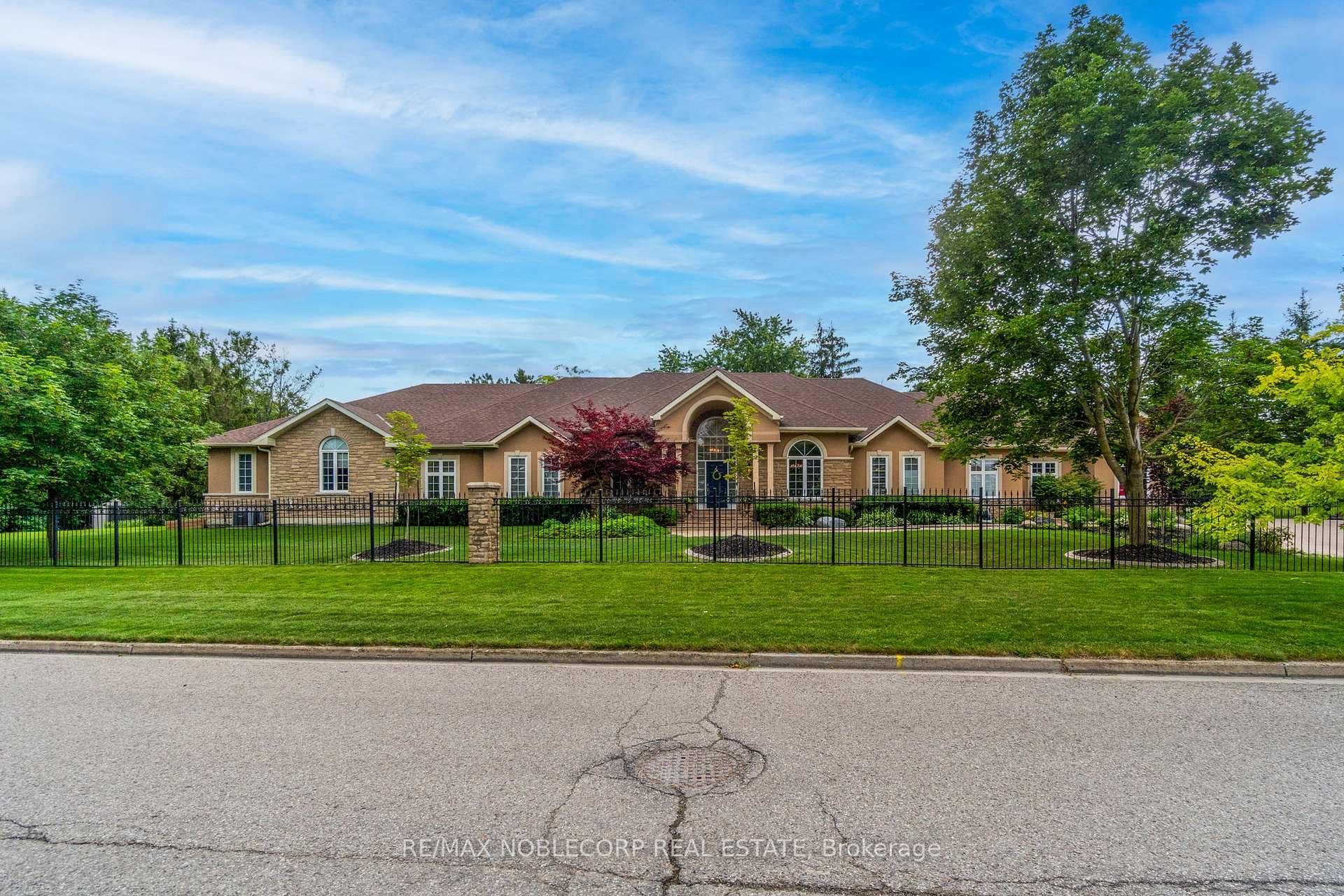 80 Carmichael Crescent photo 4