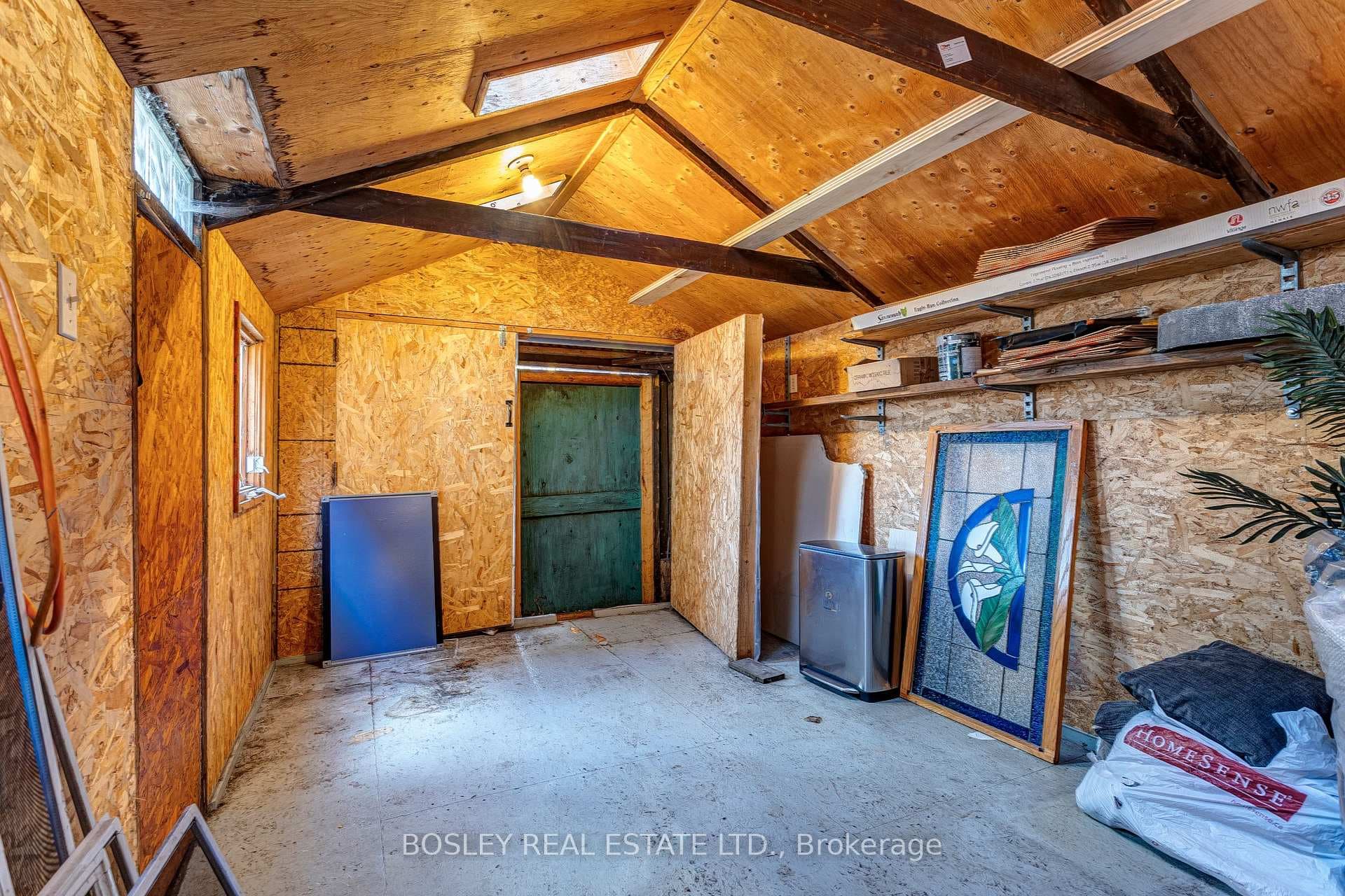 2027 Dundas Street photo 37