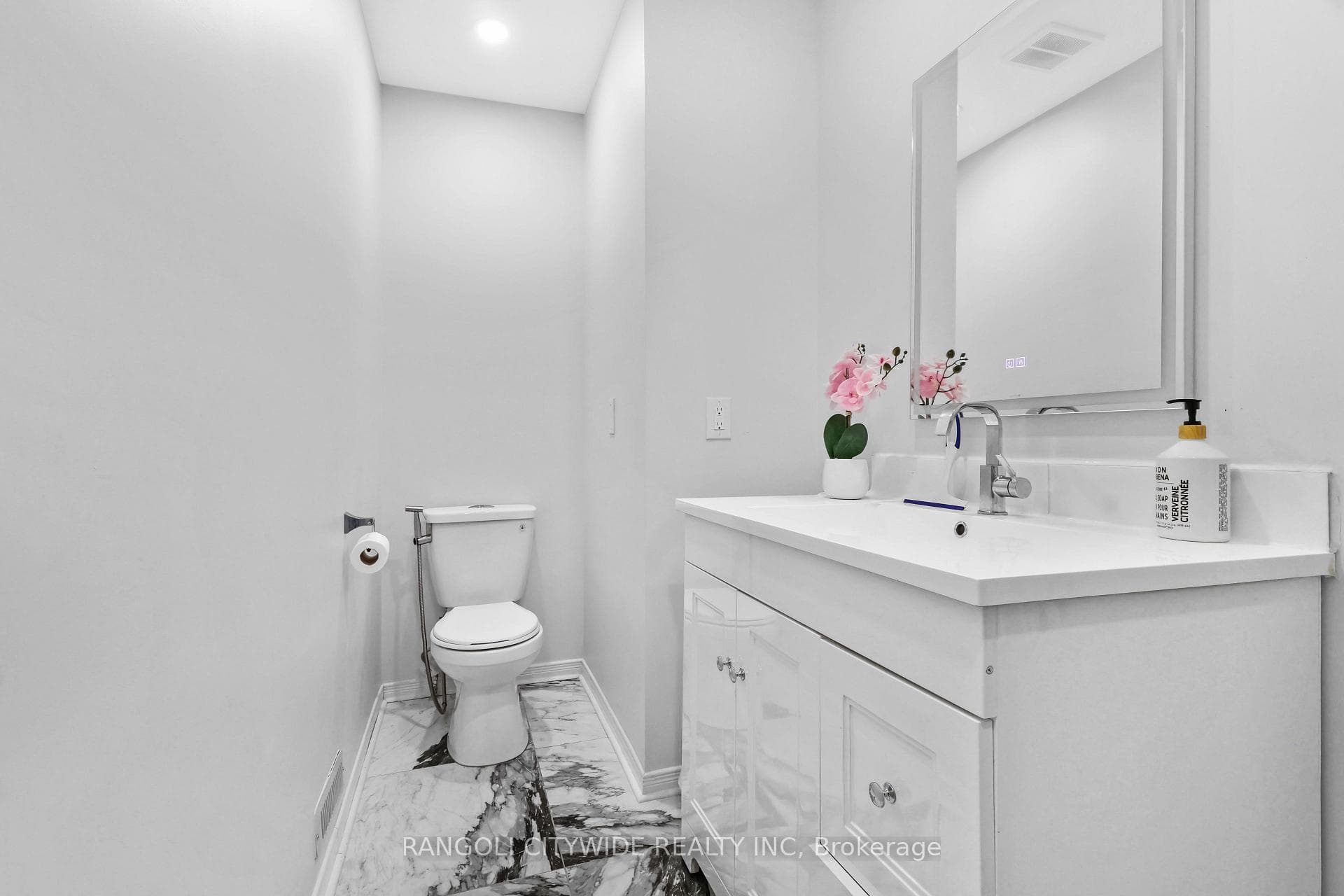 5962 Pineglade Crescent photo 12