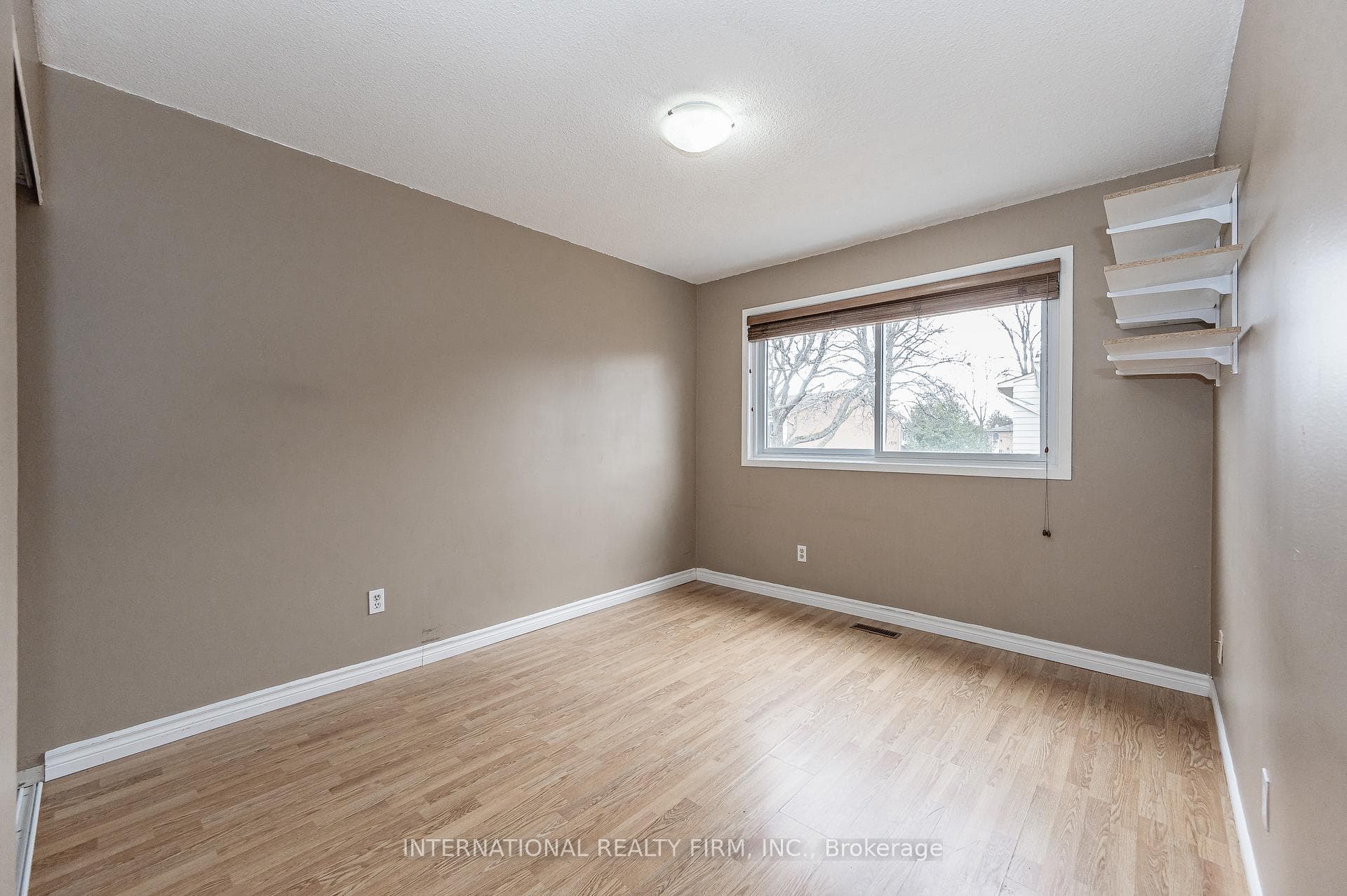 1568 Newlands Crescent Unit 52 photo 19