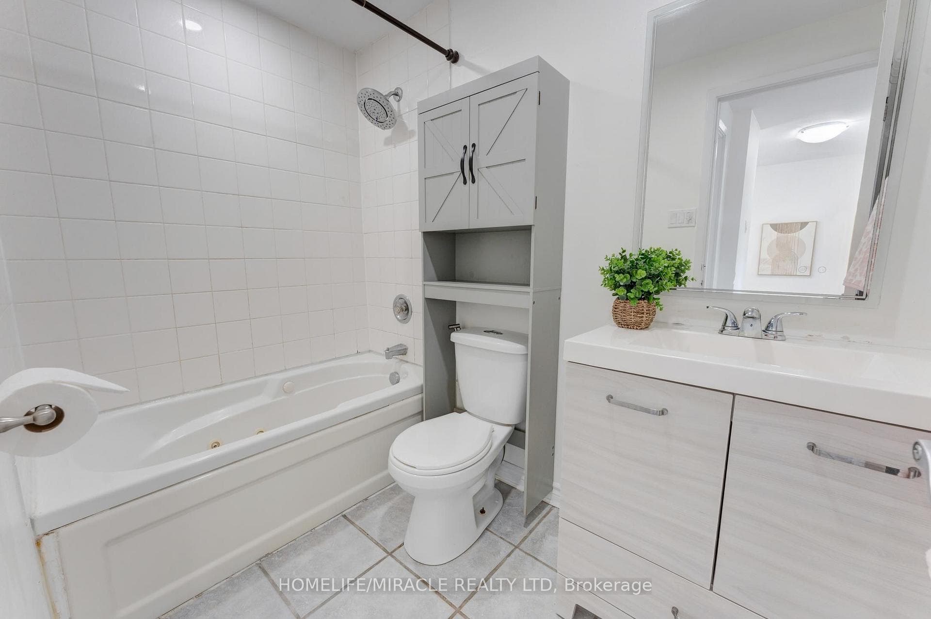 76 Frobisher Court photo 25