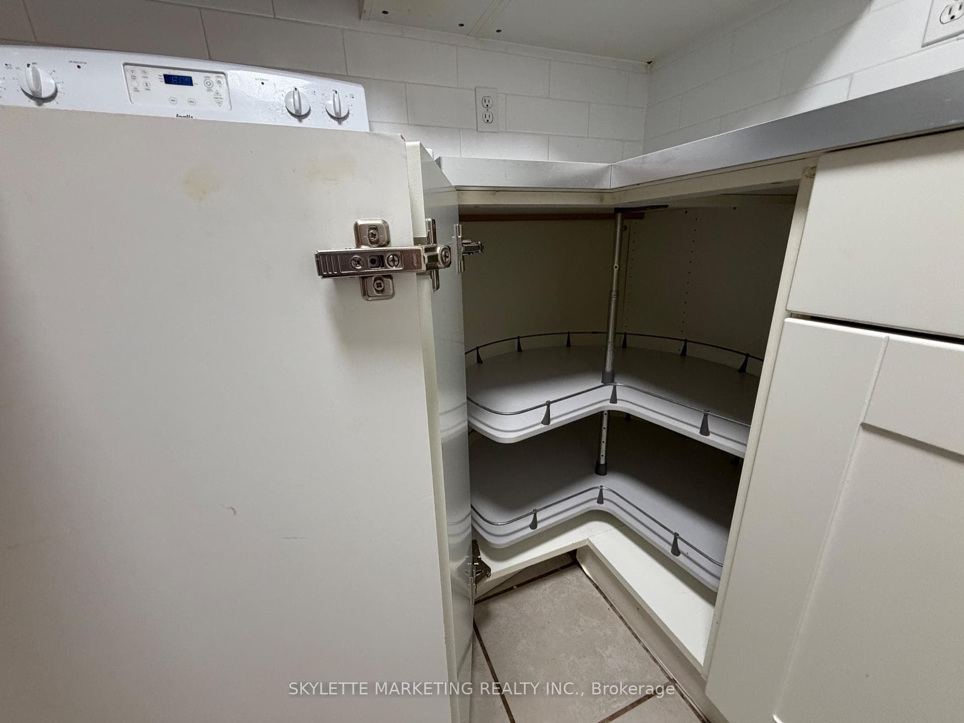 229 Zelda Crescent Unit Lower photo 11