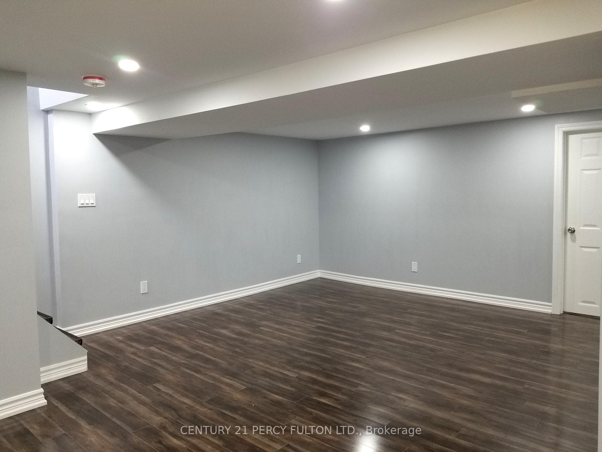1033 Centre Street photo 5