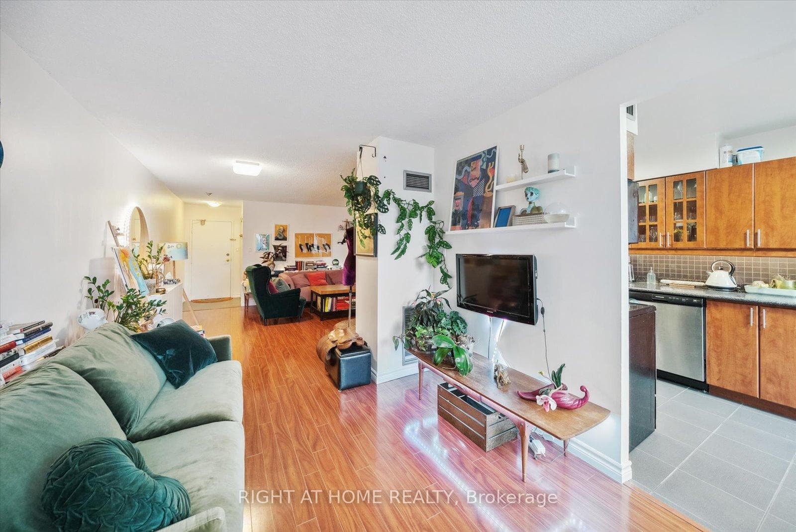 633 Bay Street Unit 1407 photo 10