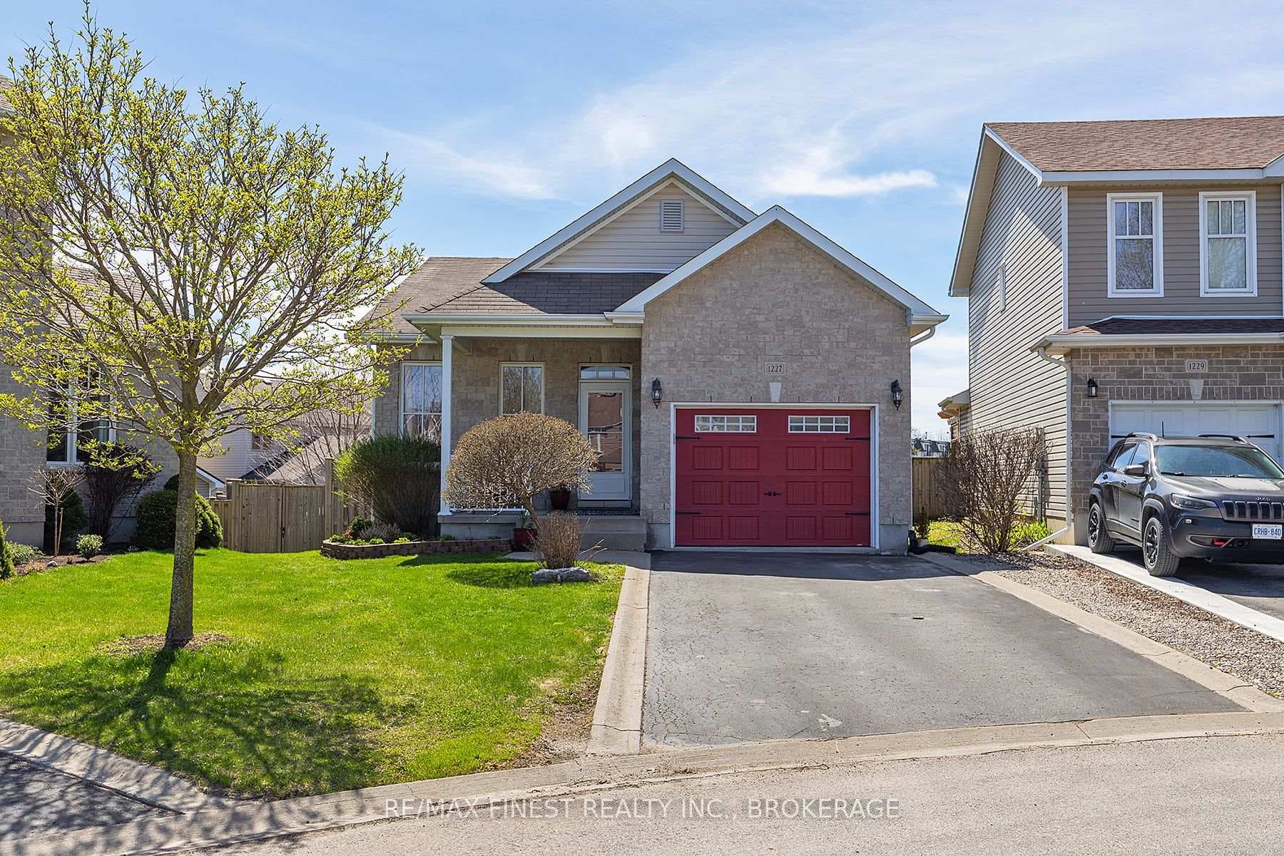 1227 Amanda Court photo 2
