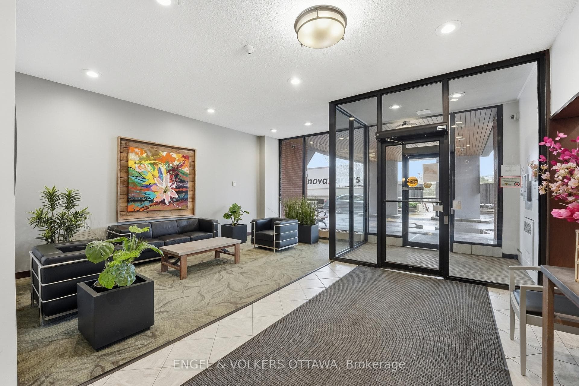 2951 Riverside Drive Unit 301 photo 2