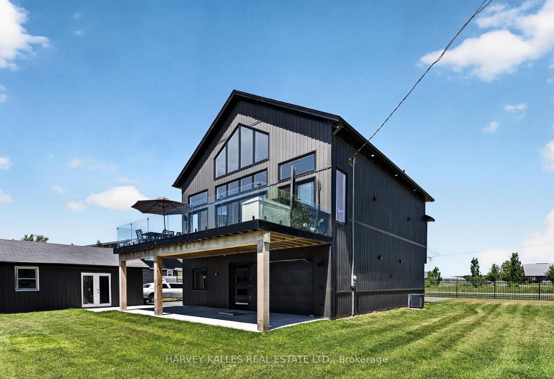 3184 Lakeshore Road photo 4