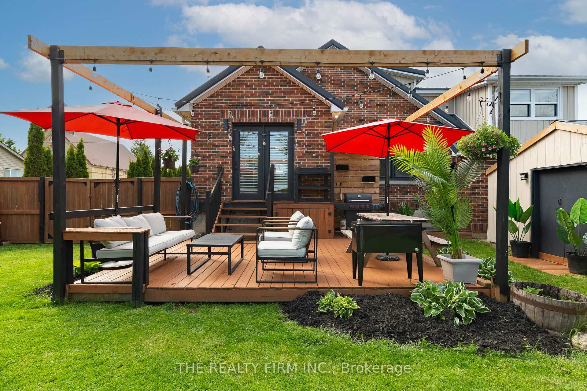 599 John Street photo 9