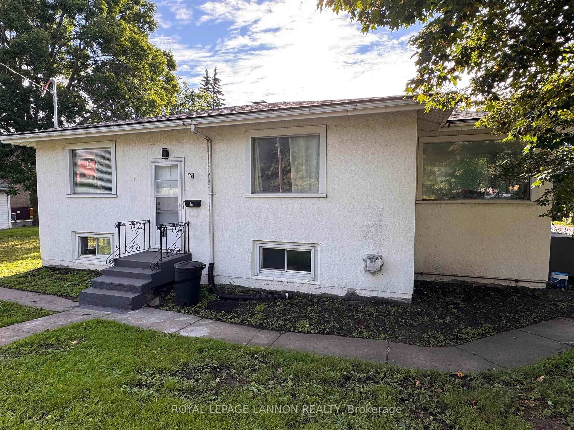 300 Van Horne St. photo 8