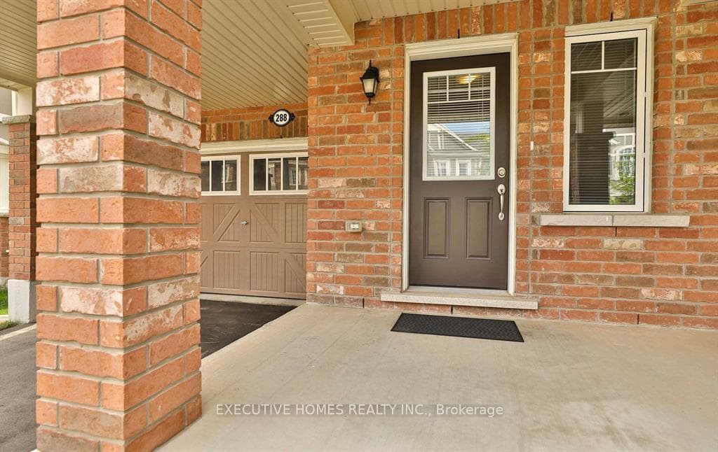 288 Reis Place photo 3