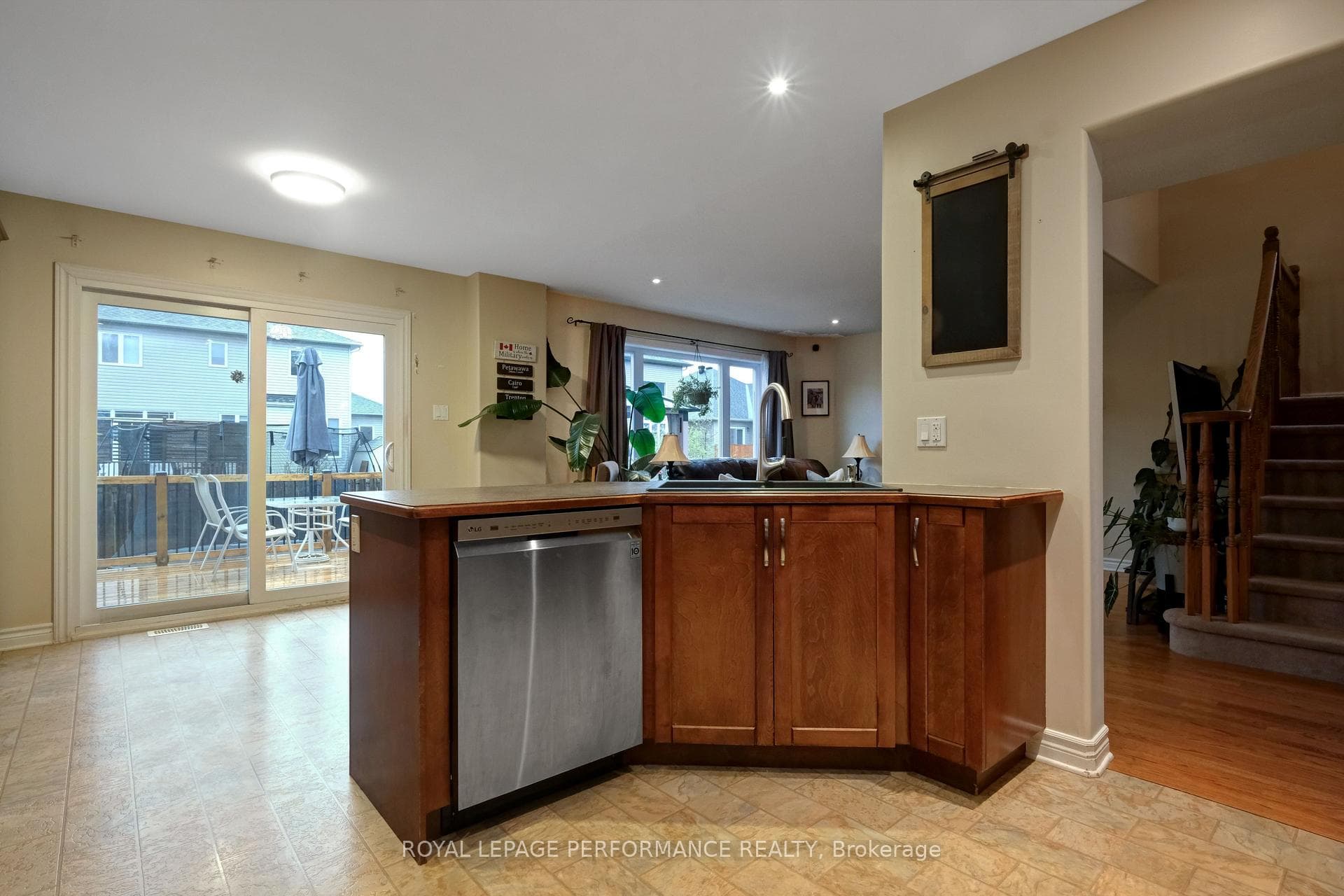 112 Olde Towne Avenue photo 12