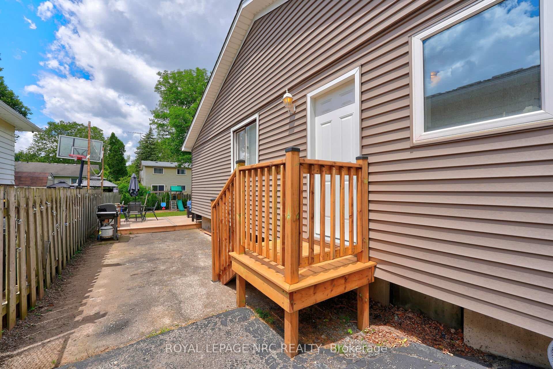 17 Allan Drive photo 30