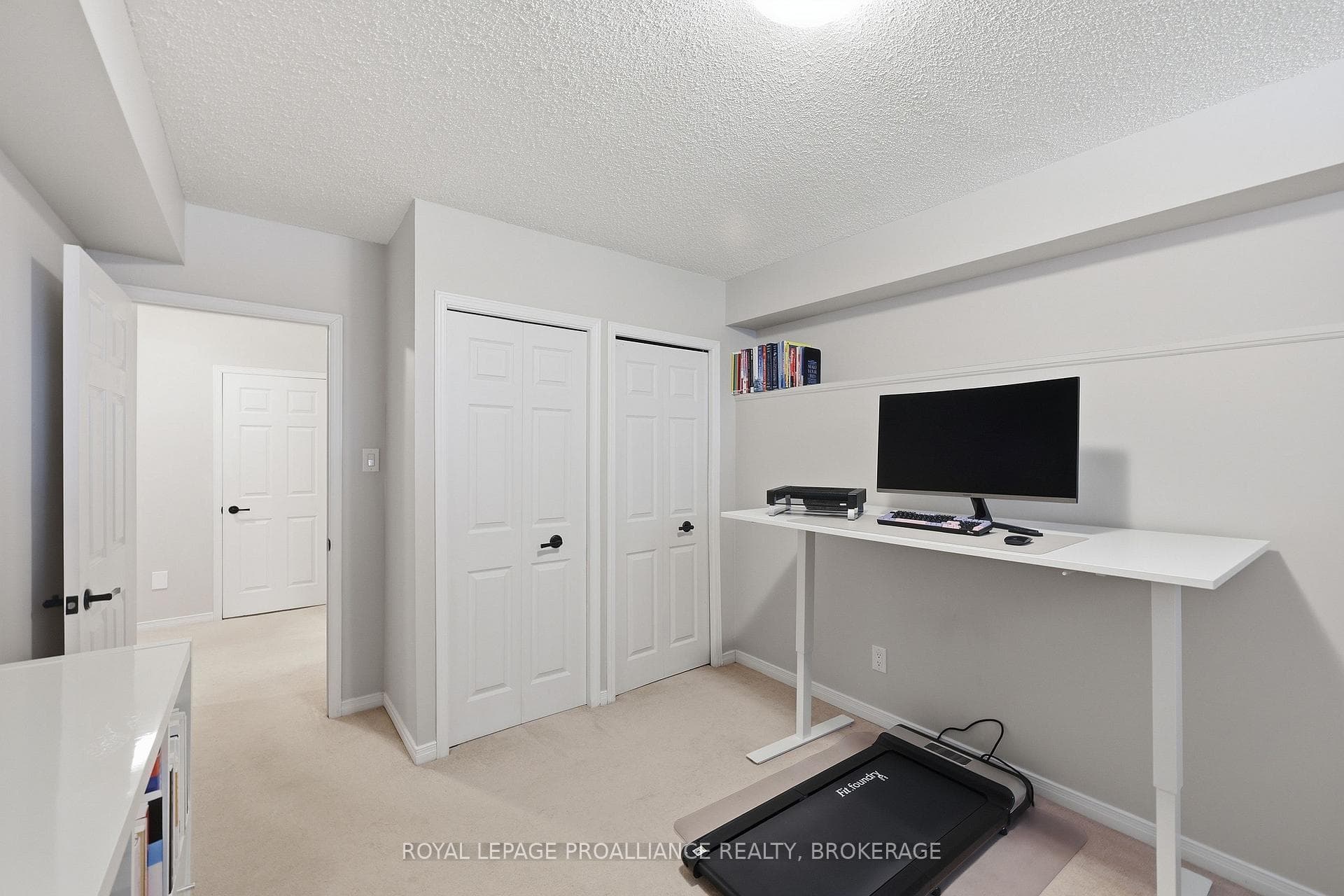 1380 Fisher Crescent photo 27