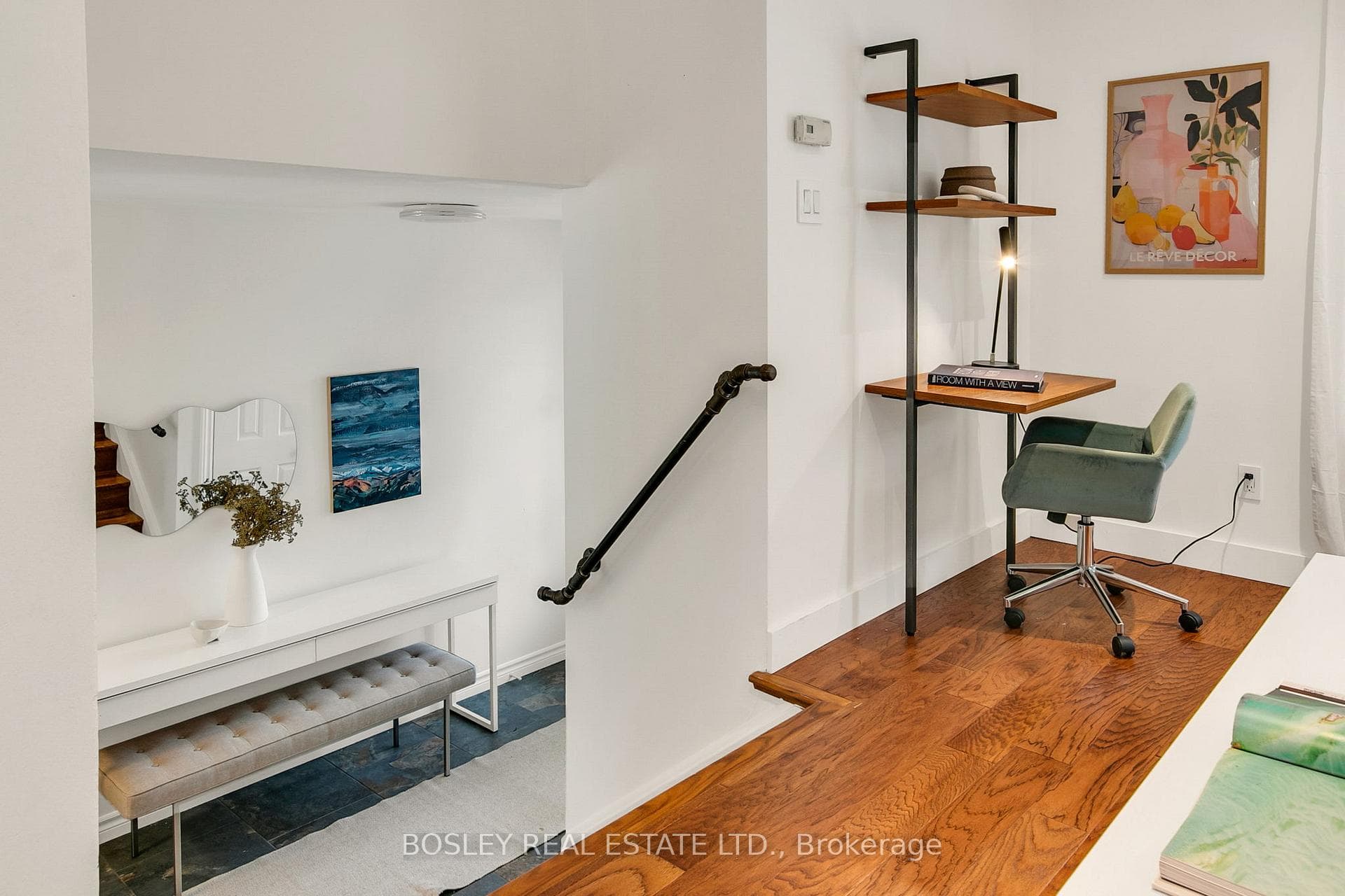 Living Via Foyer