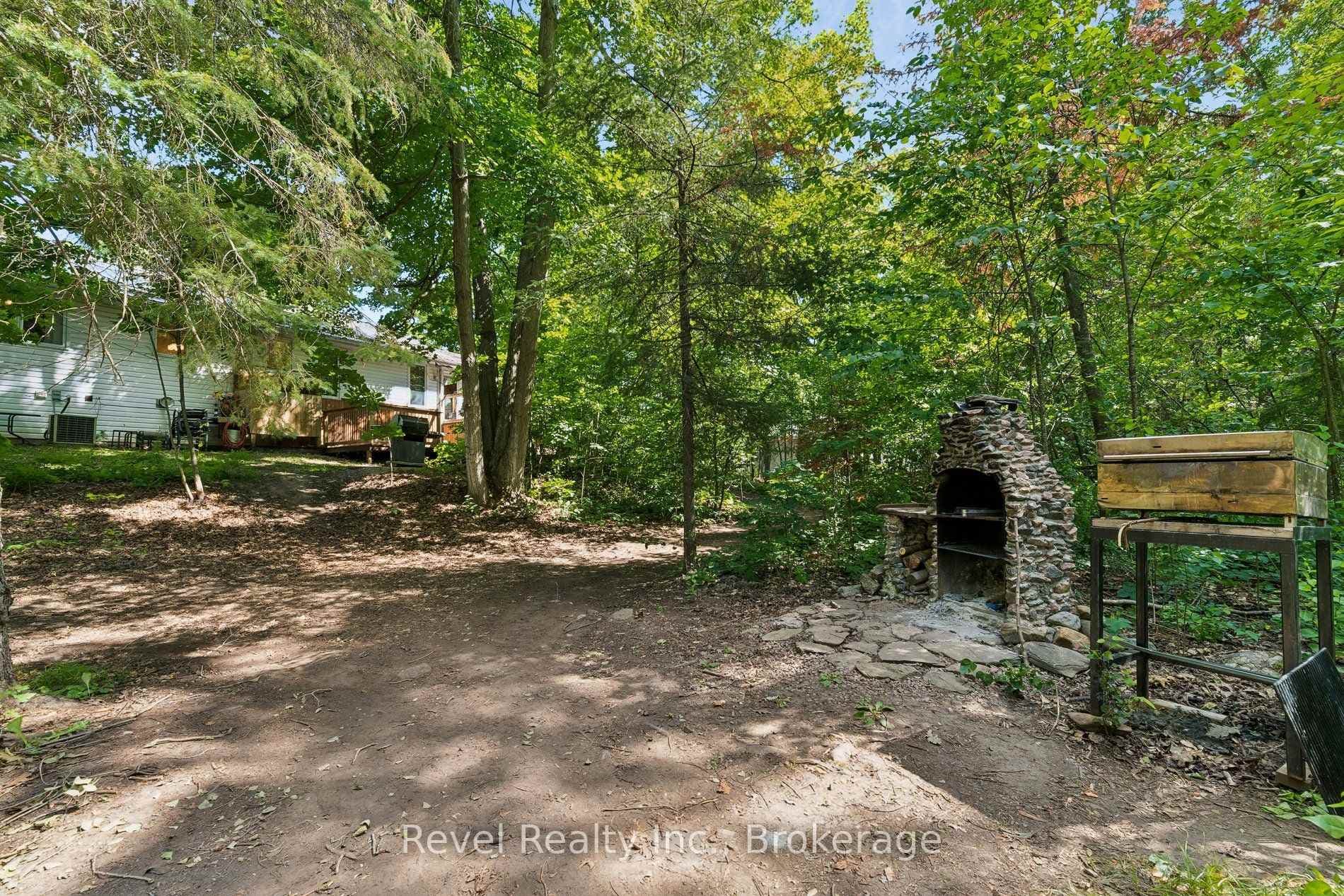 18 Bessie Avenue photo 40