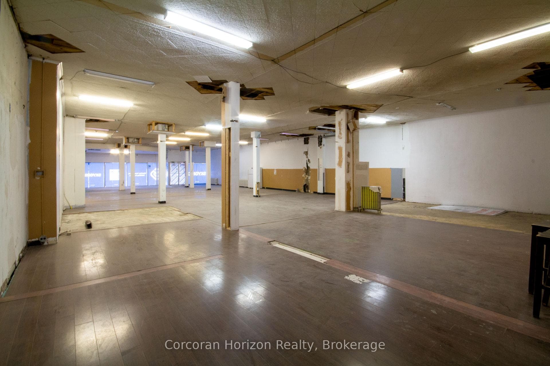 323 King Street photo 13