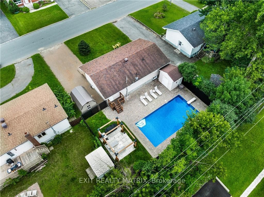926 GHISLAIN Street photo 4