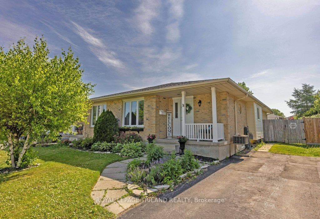 31 Carrie Crescent photo 1