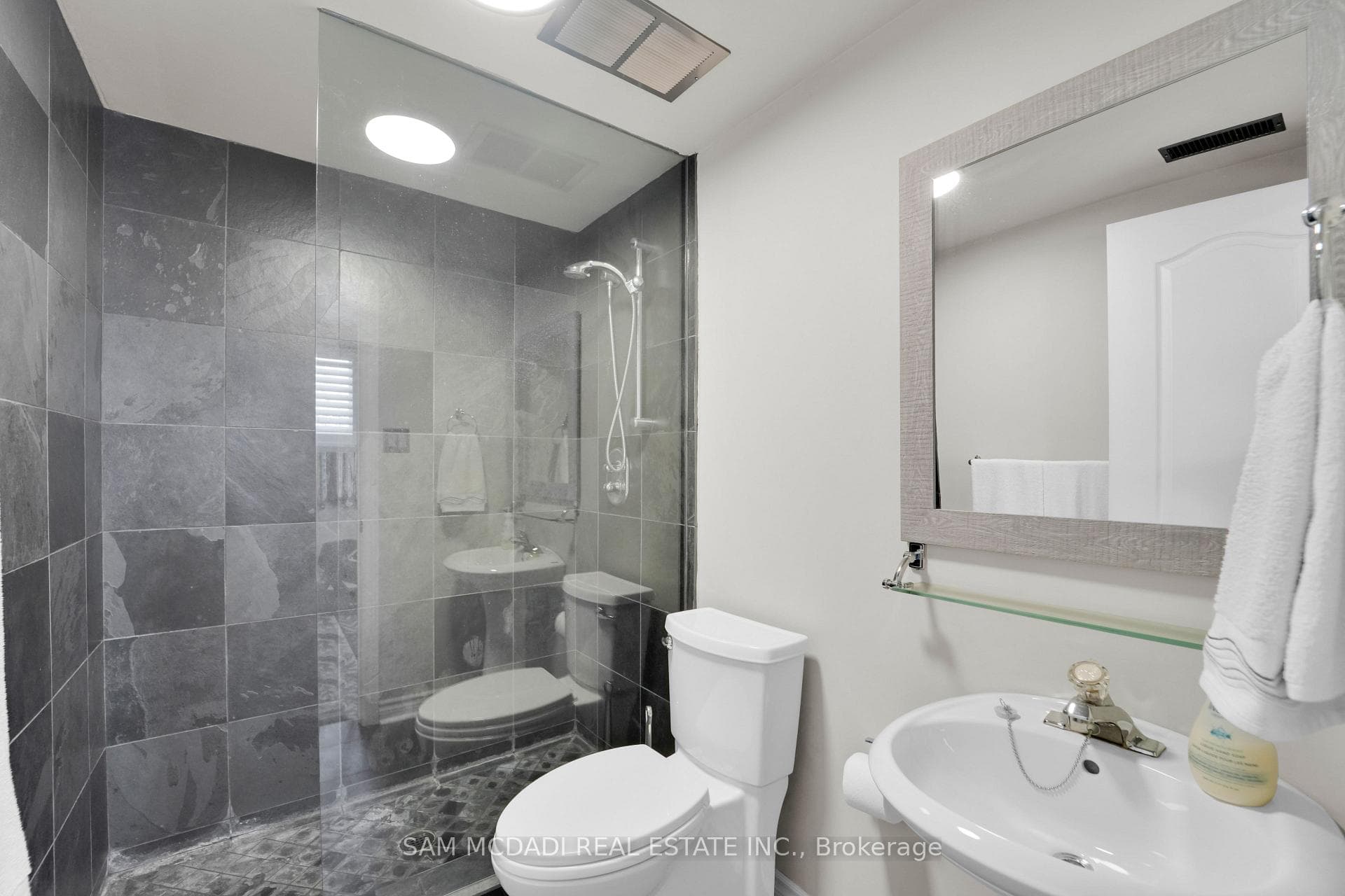 195 Grand Avenue Unit 1 photo 39