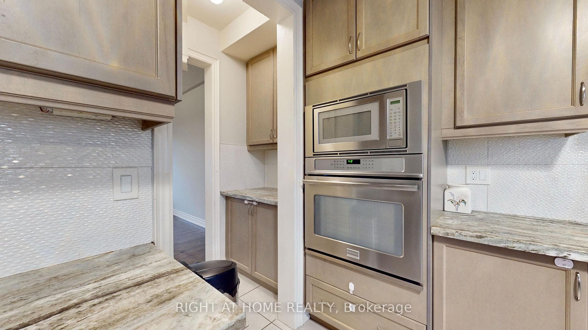 Butler pantry