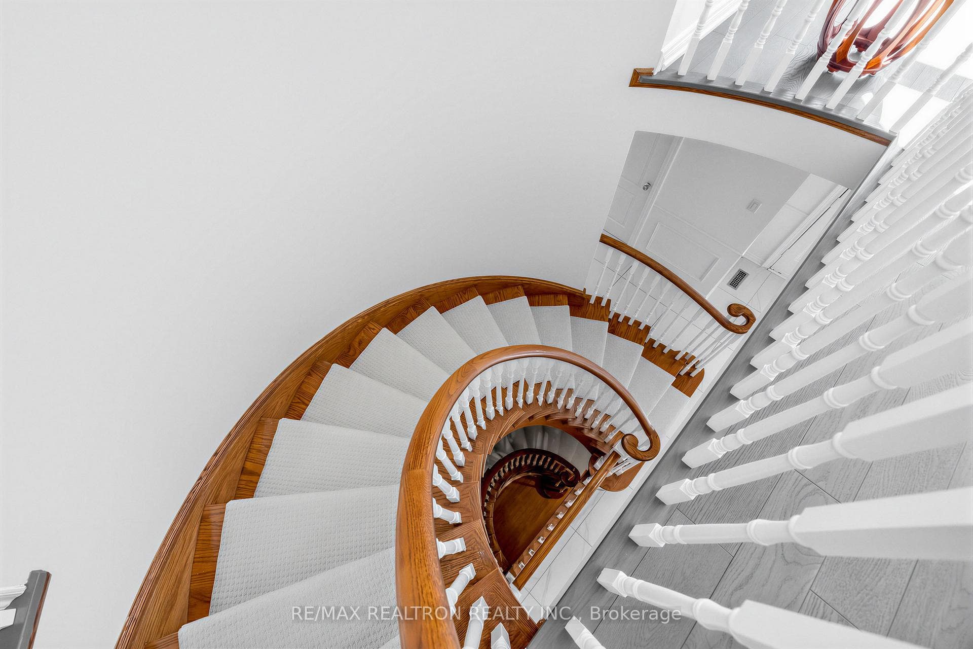 10 MACRILL Road photo 14