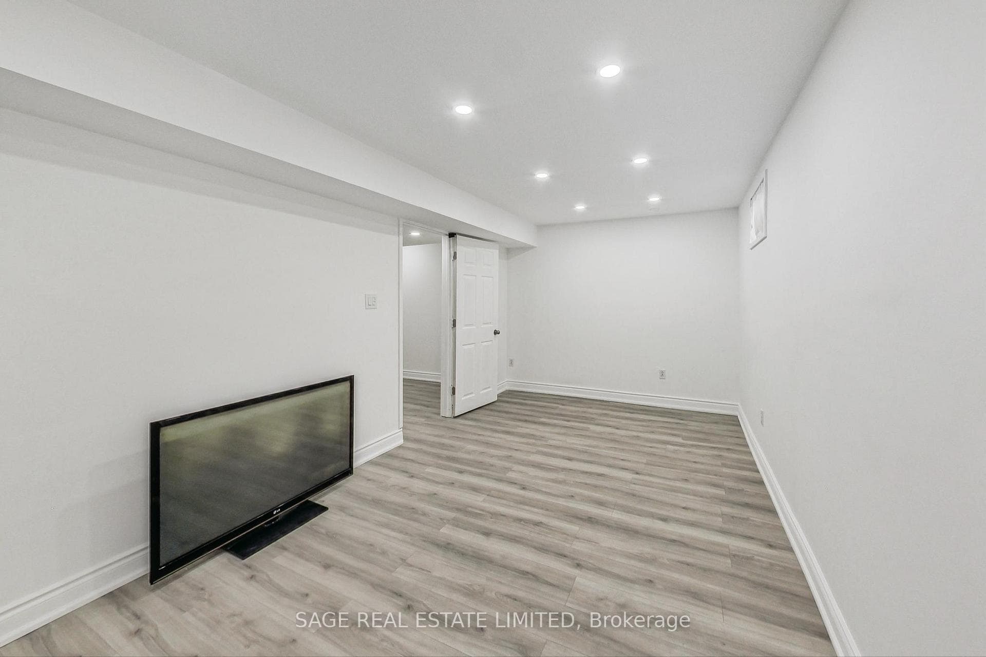 35 Shephard Avenue photo 29