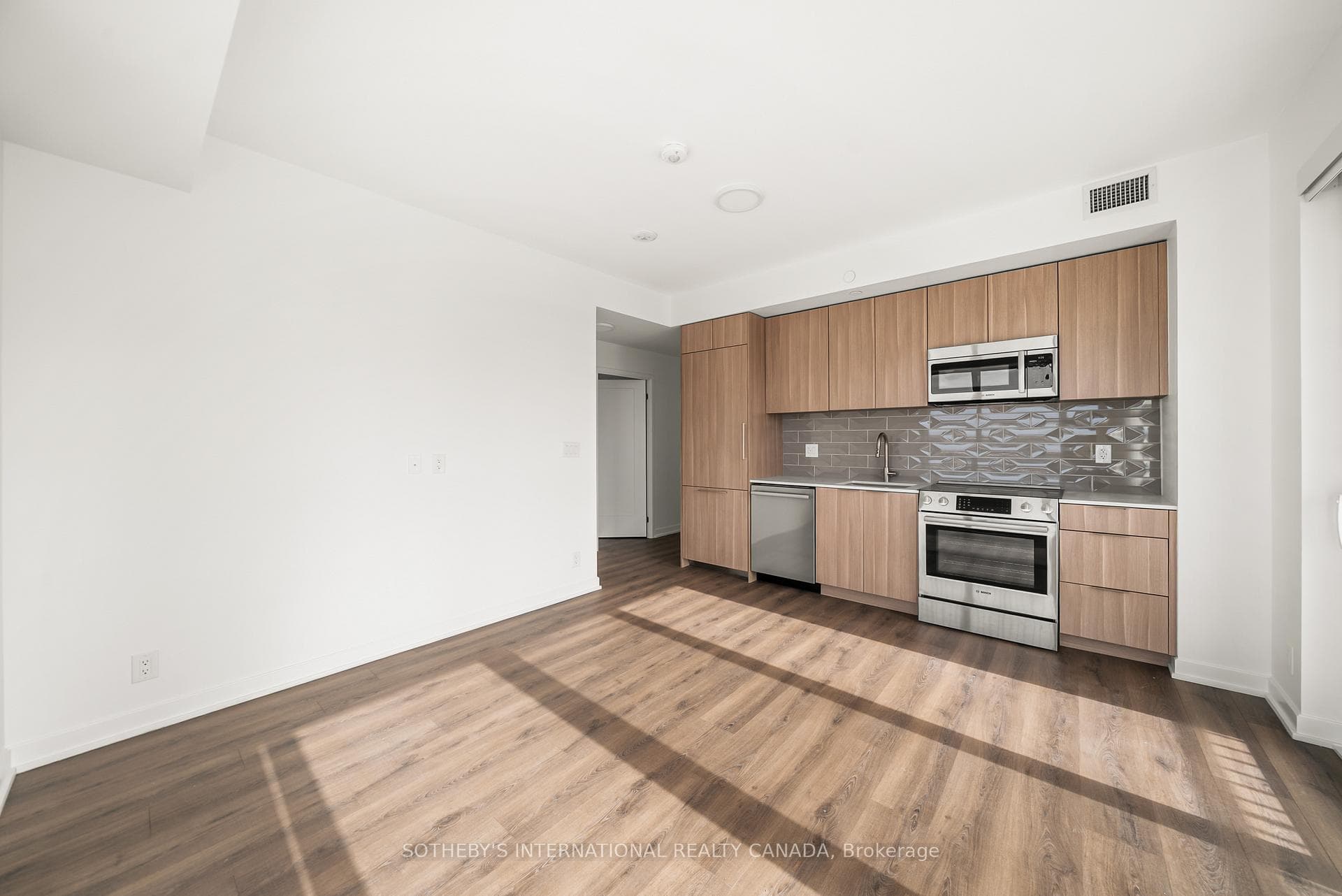 88 Bathurst Street Unit 1417 photo 4