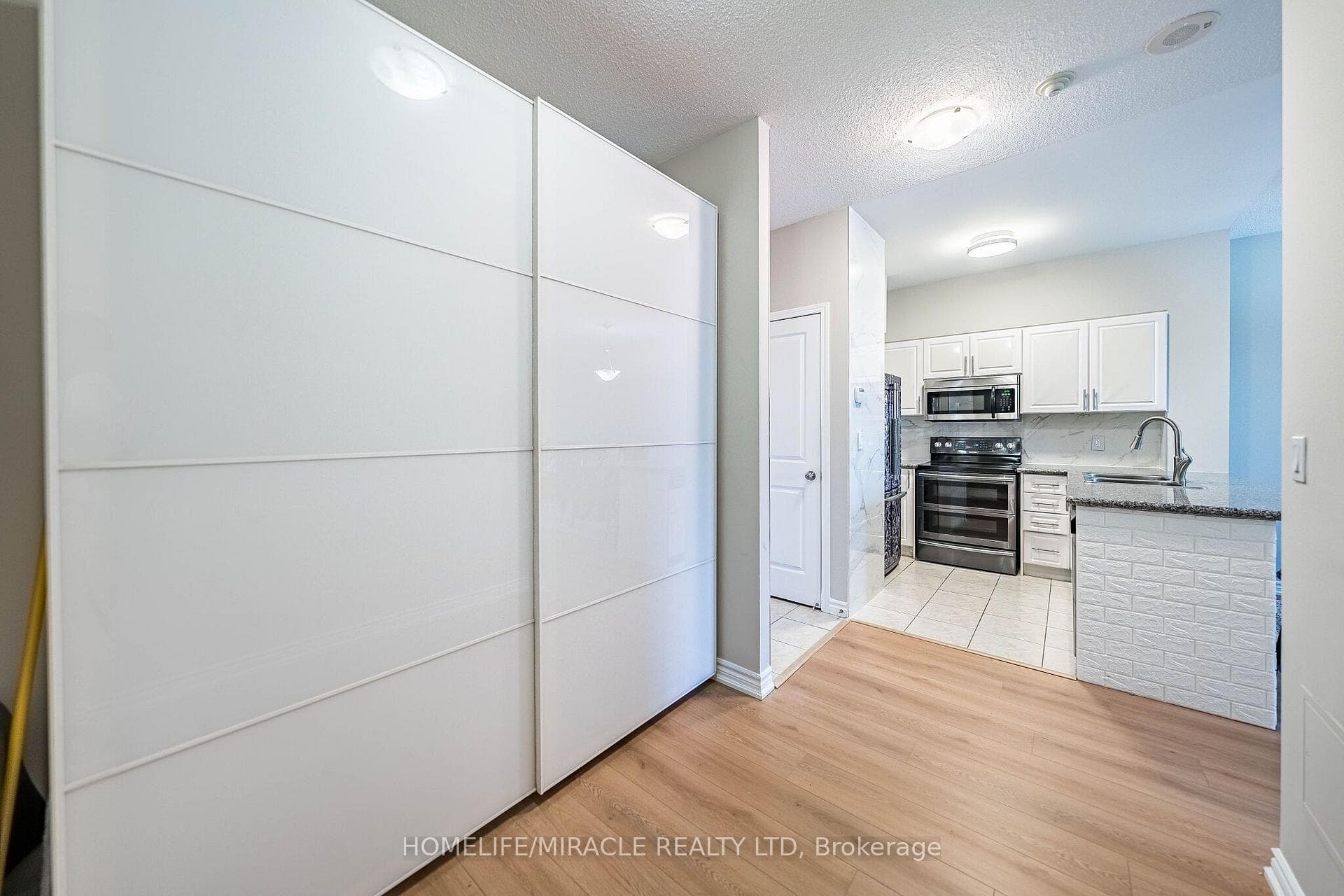 18 Harding Boulevard Unit 121 photo 31