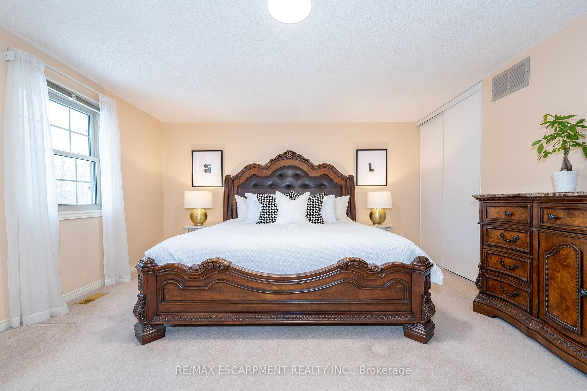 2068 Headon Road photo 27