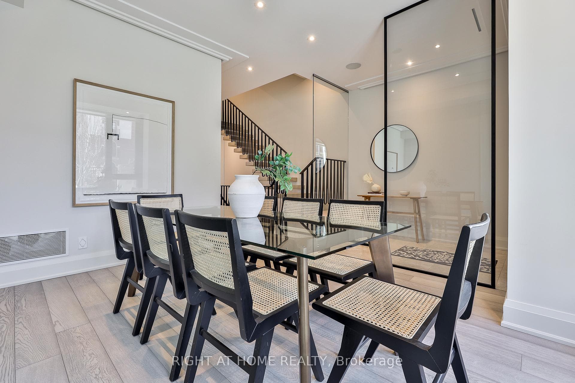 363 Avenue Road photo 3