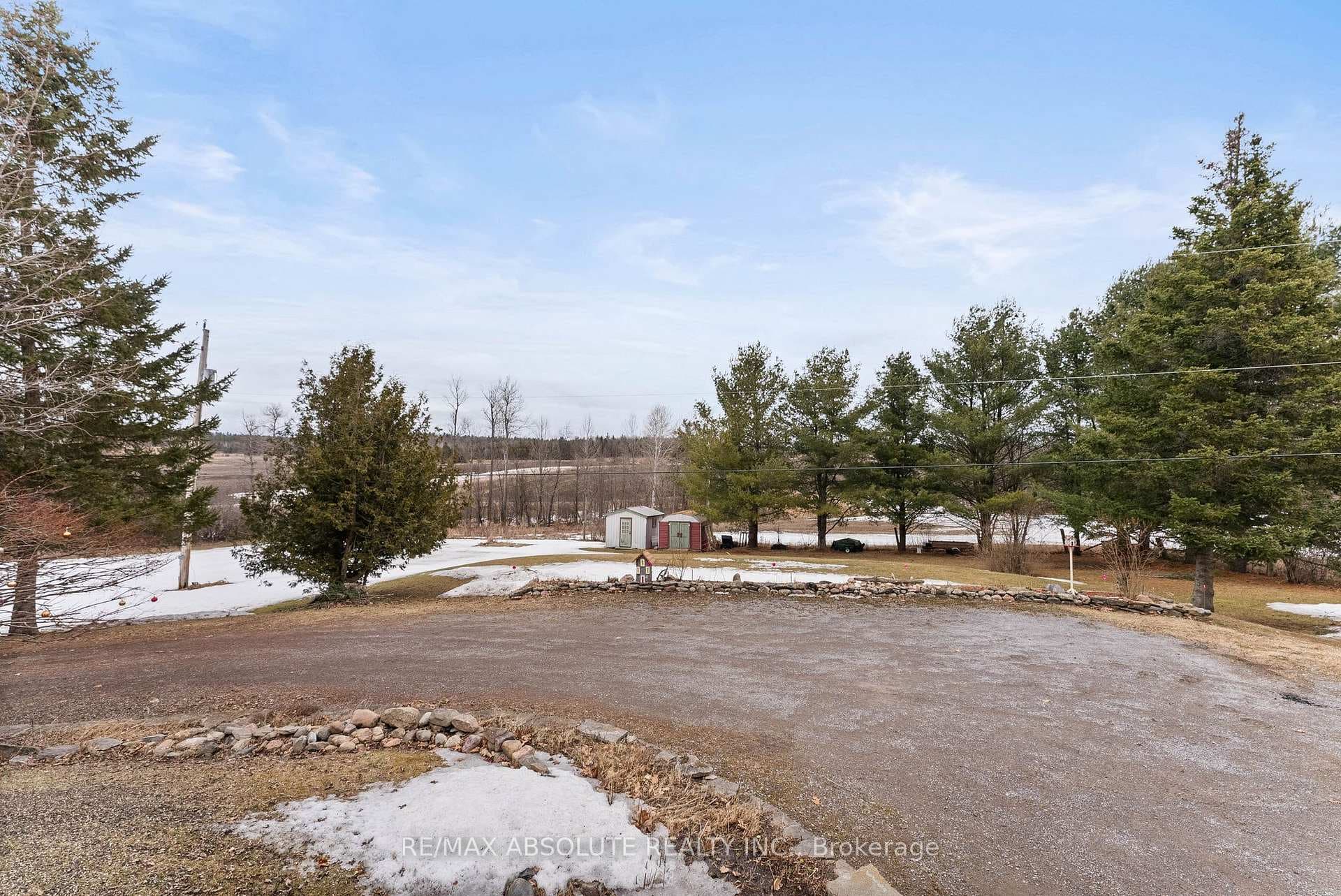864 McLachlan Road photo 35