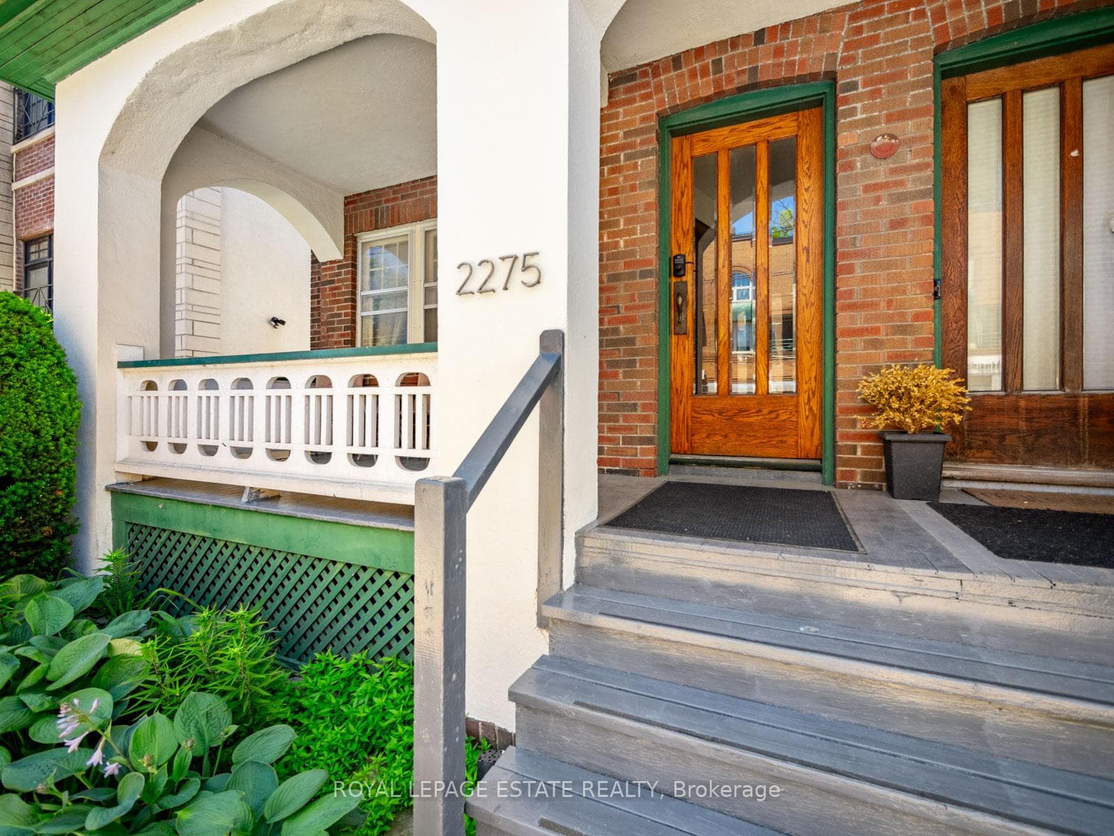 2275 Queen Street photo 4