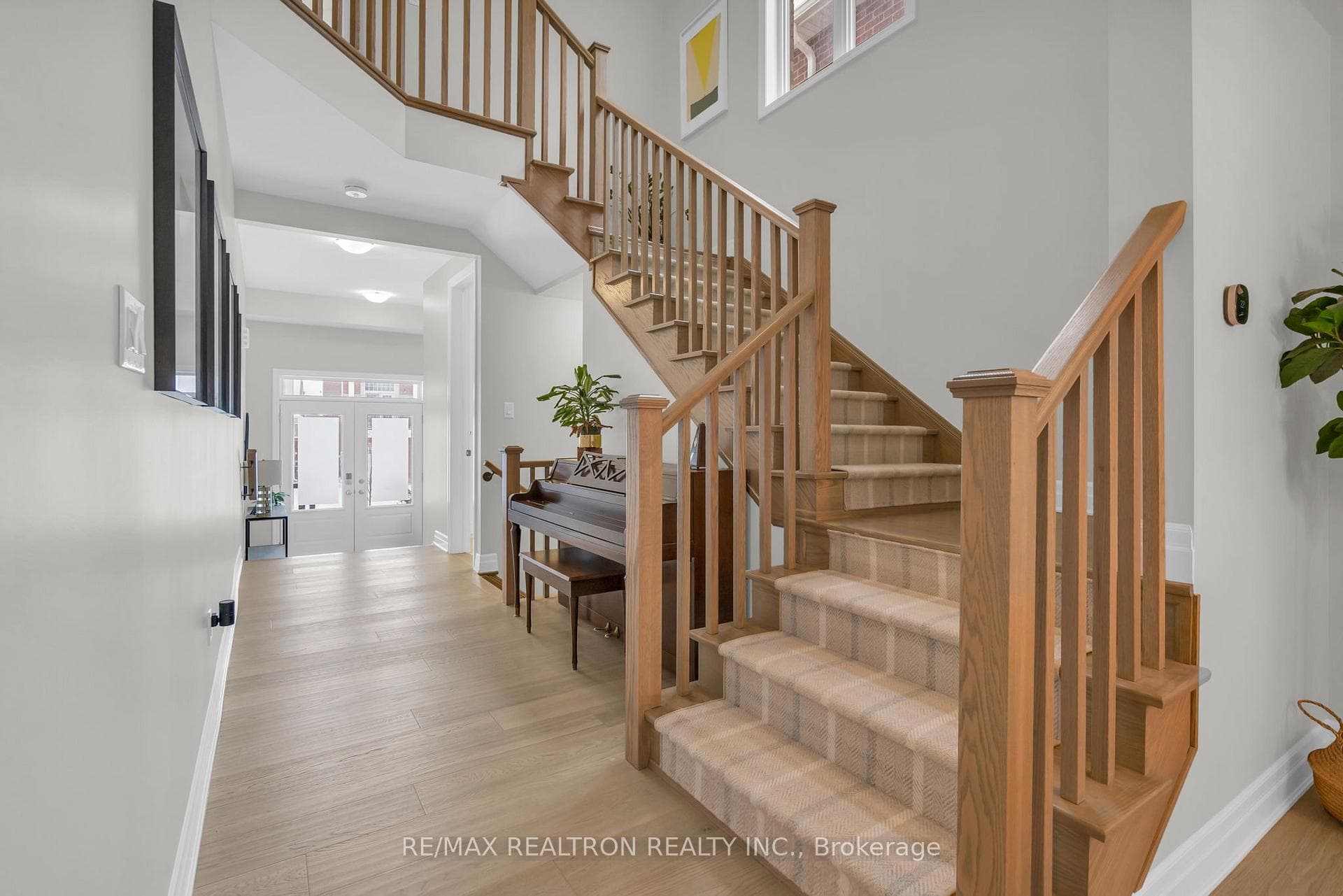 669 Newlove Street photo 6
