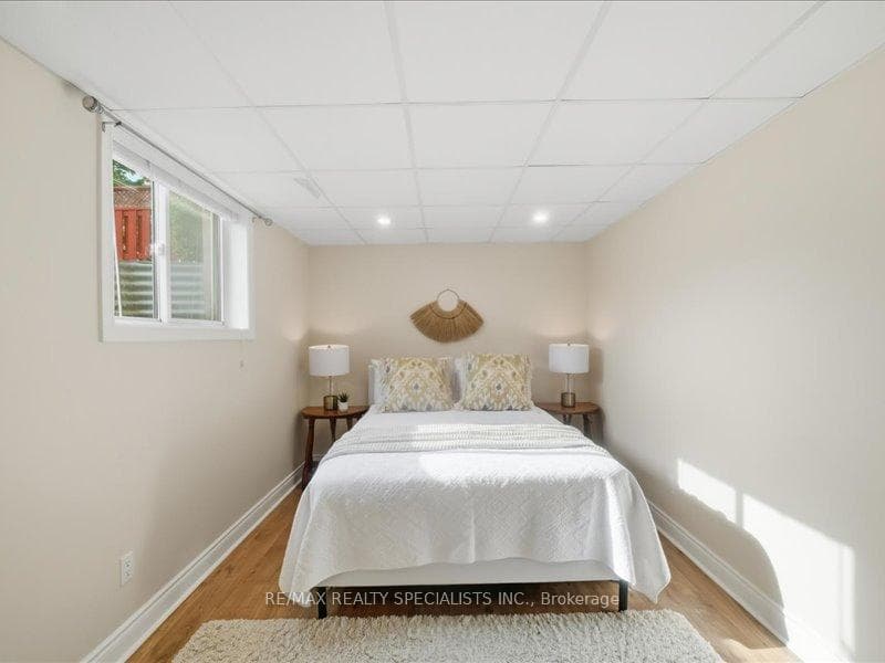 53 Edgewell Crescent photo 32