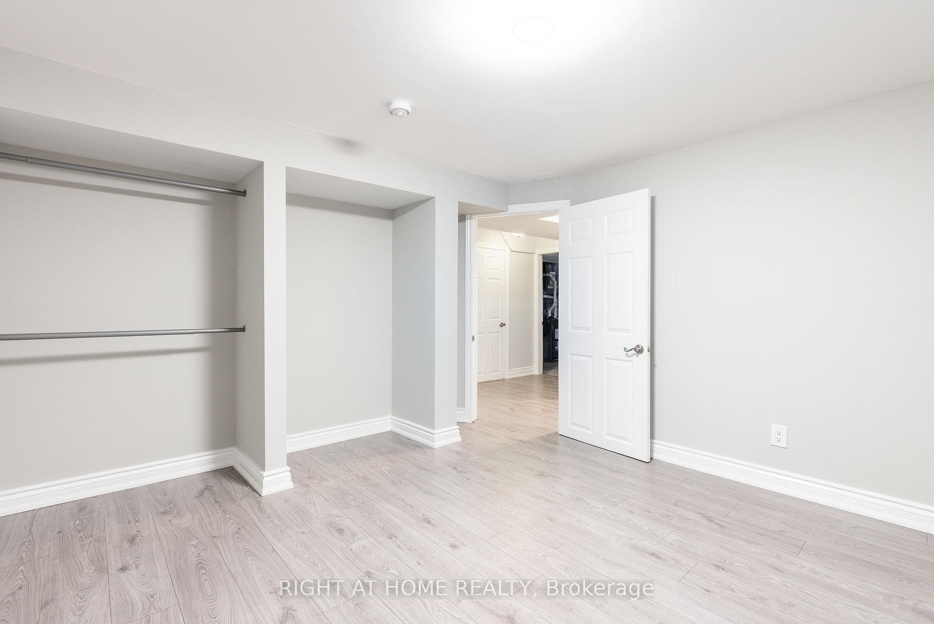 214 Kenilworth Avenue Unit Basement photo 9