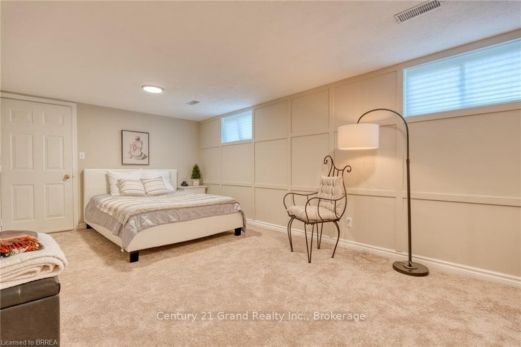 26 Simcoe Boulevard photo 33