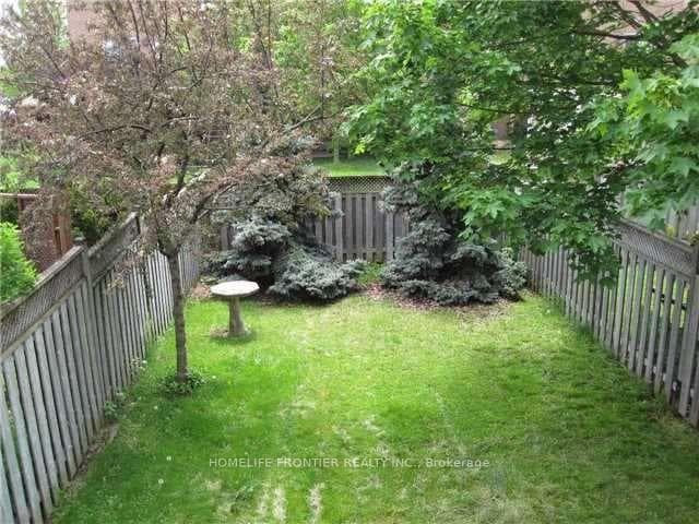 2494 Gill Crescent photo 14