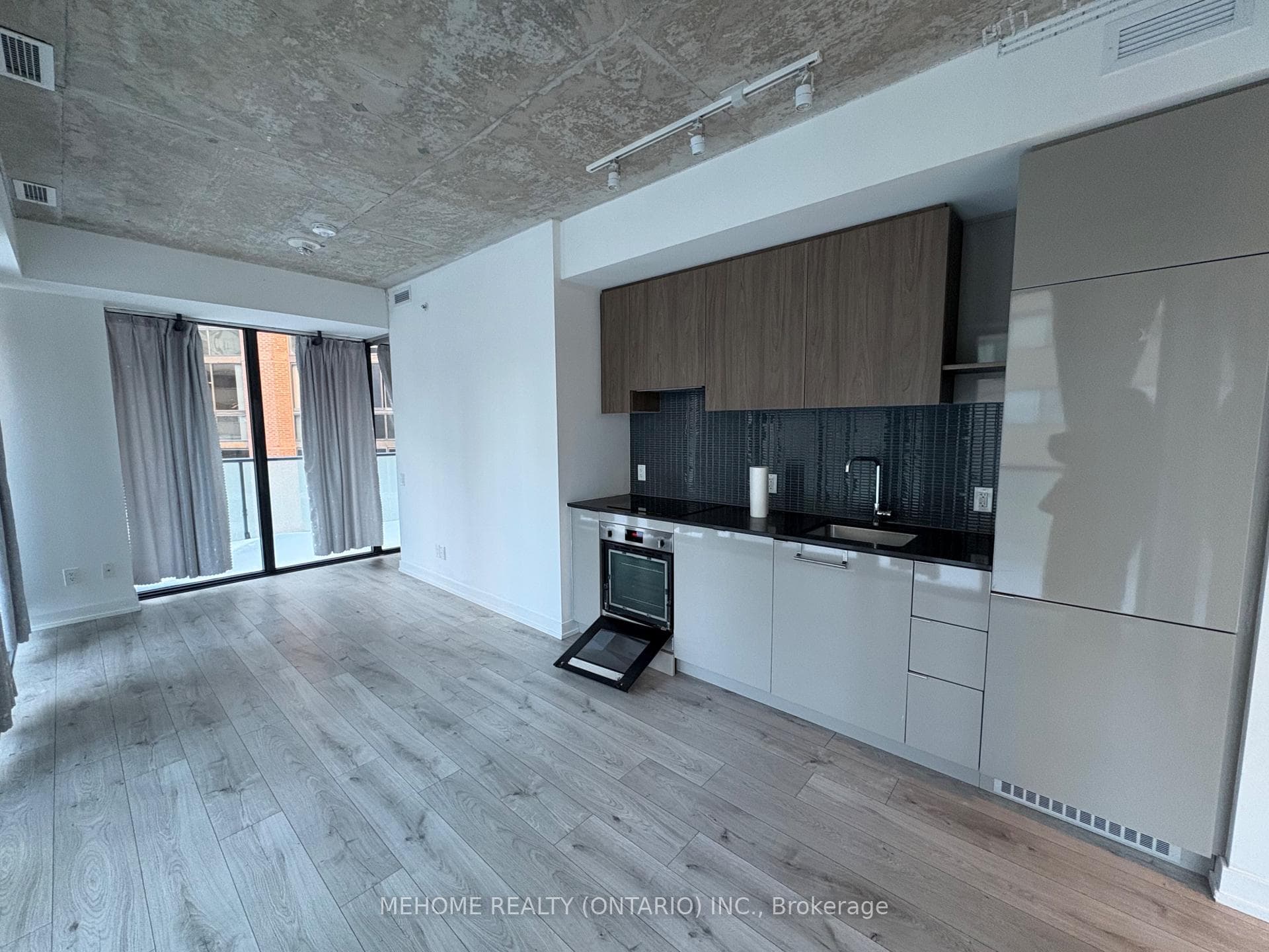 161 Roehampton Avenue Unit 621 photo 2